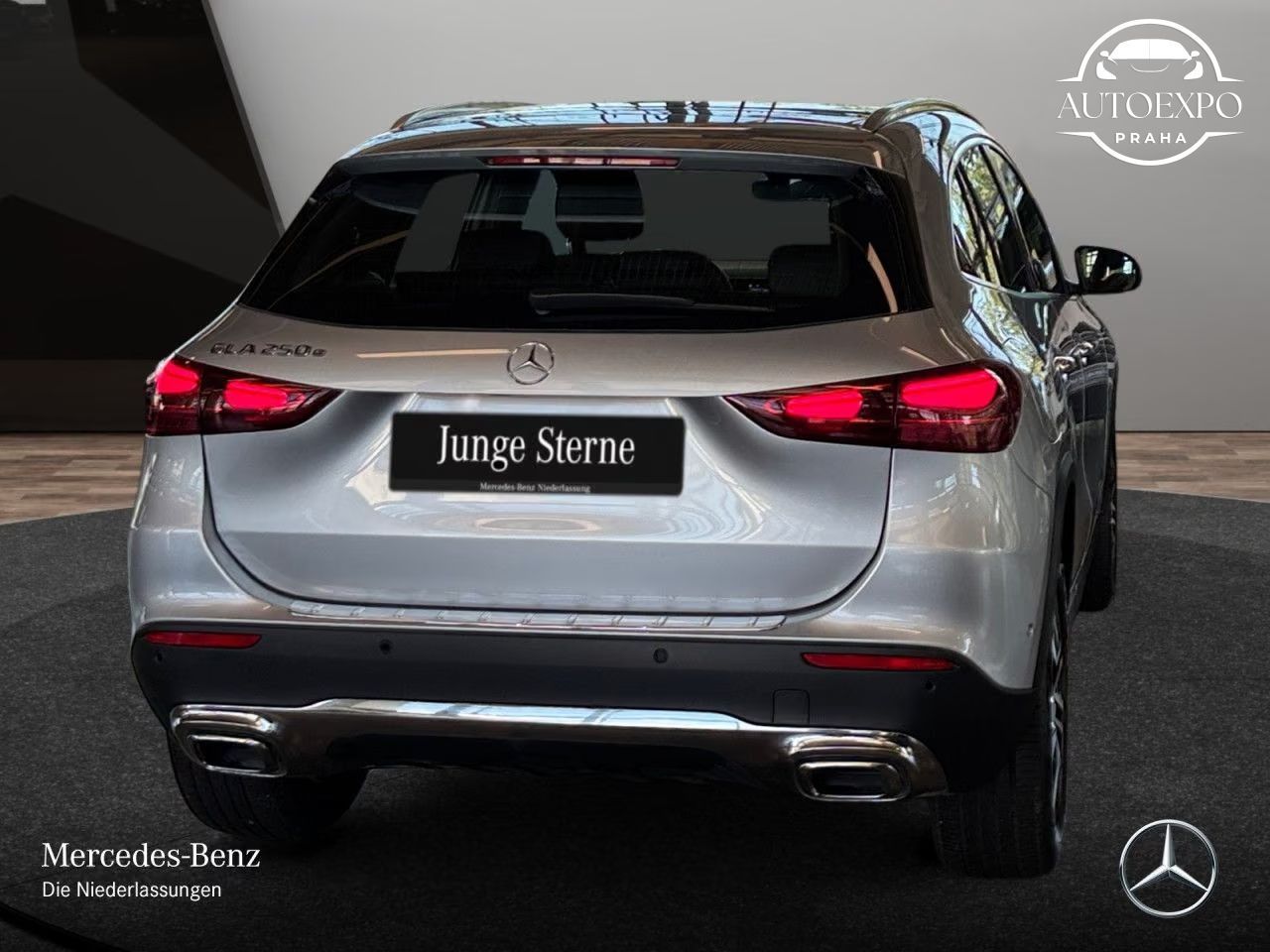 Mercedes-Benz GLA, 250e*PANORAMA*KŮŽE*360°KAMERA - fotka 4