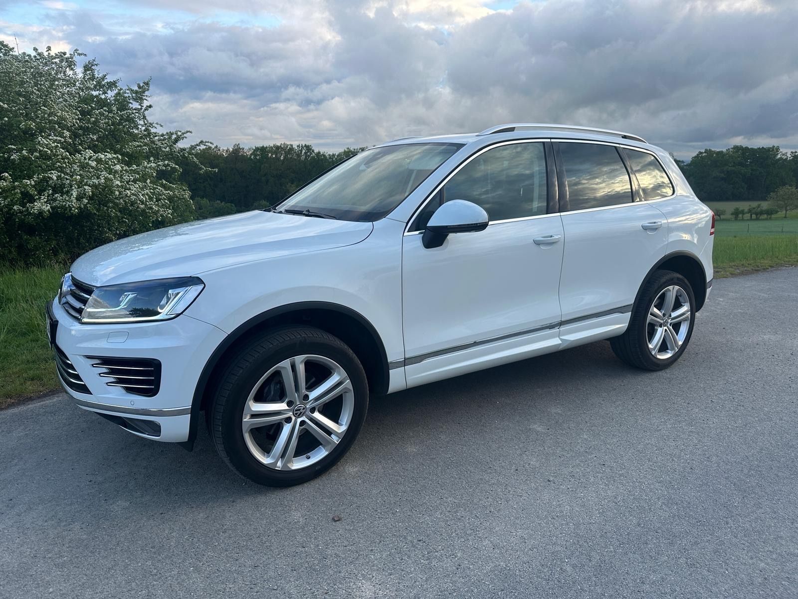 Volkswagen Touareg, 3.0 TDi R-Line 4x4 - fotka 3