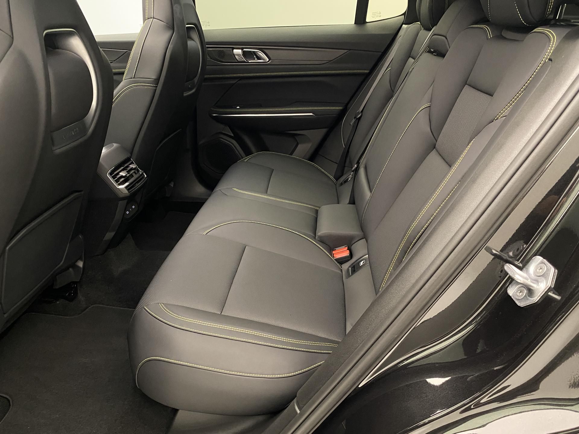 Lynk & Co 01, 01 MORE PHEV - fotka 4