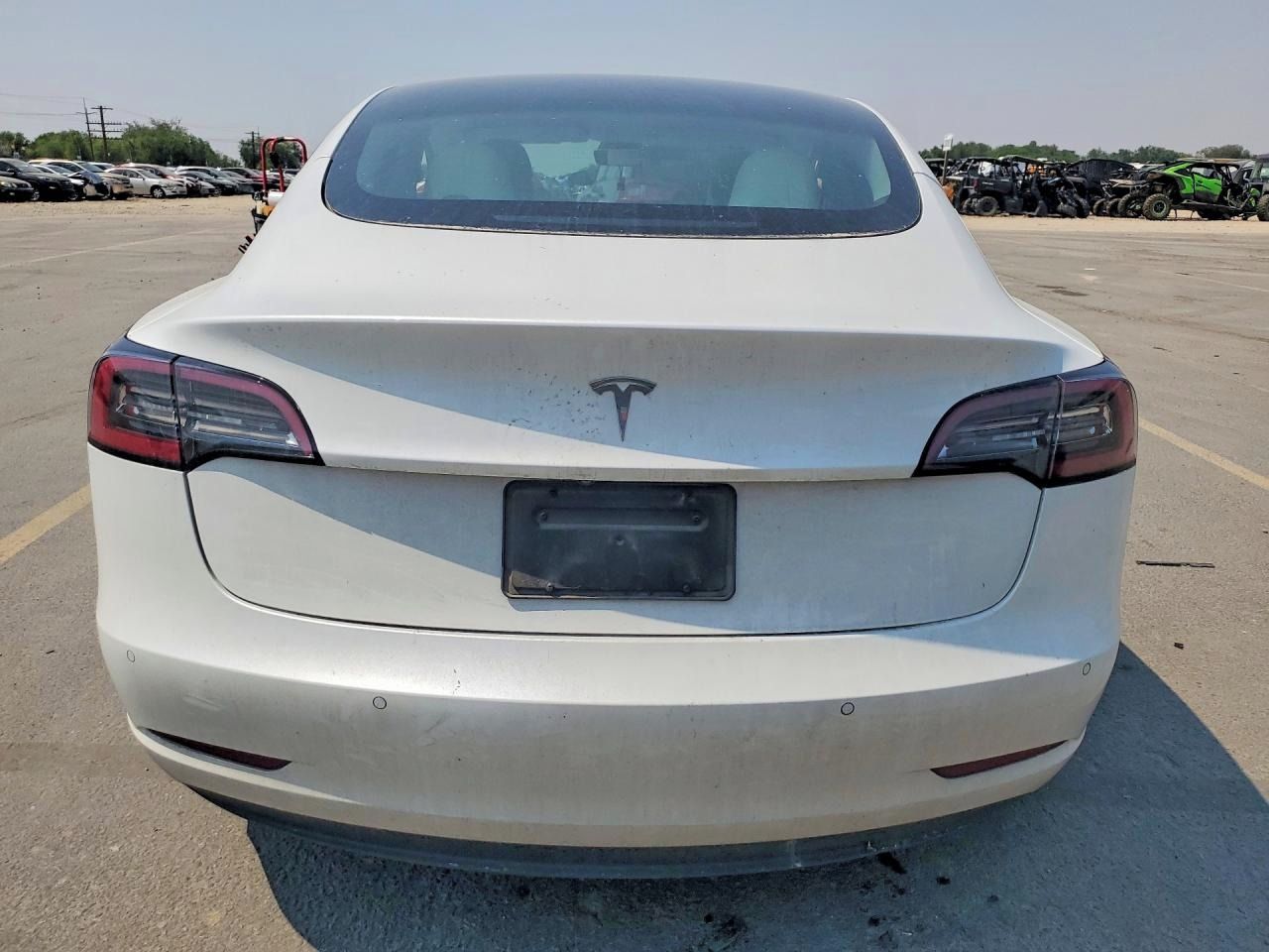 Tesla Model 3, Auto na cestě - fotka 6