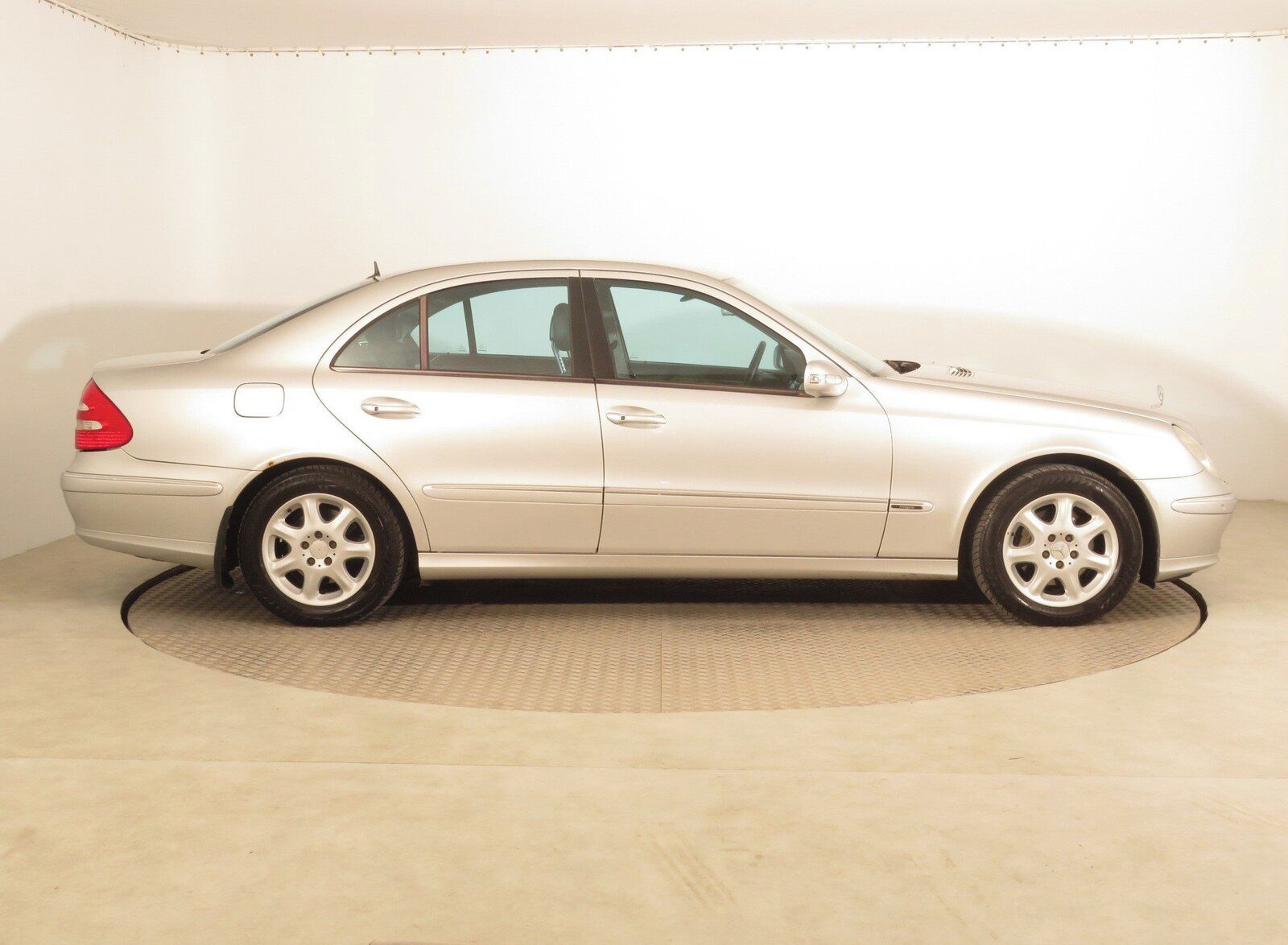 Mercedes-Benz Třídy E, 320 CDI, Automat, po STK - fotka 6