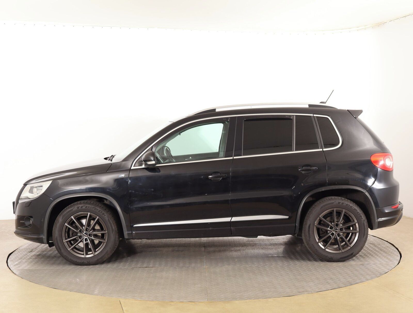 Volkswagen Tiguan, 2.0 TSI, R-Line, 4X4, Automat - fotka 3