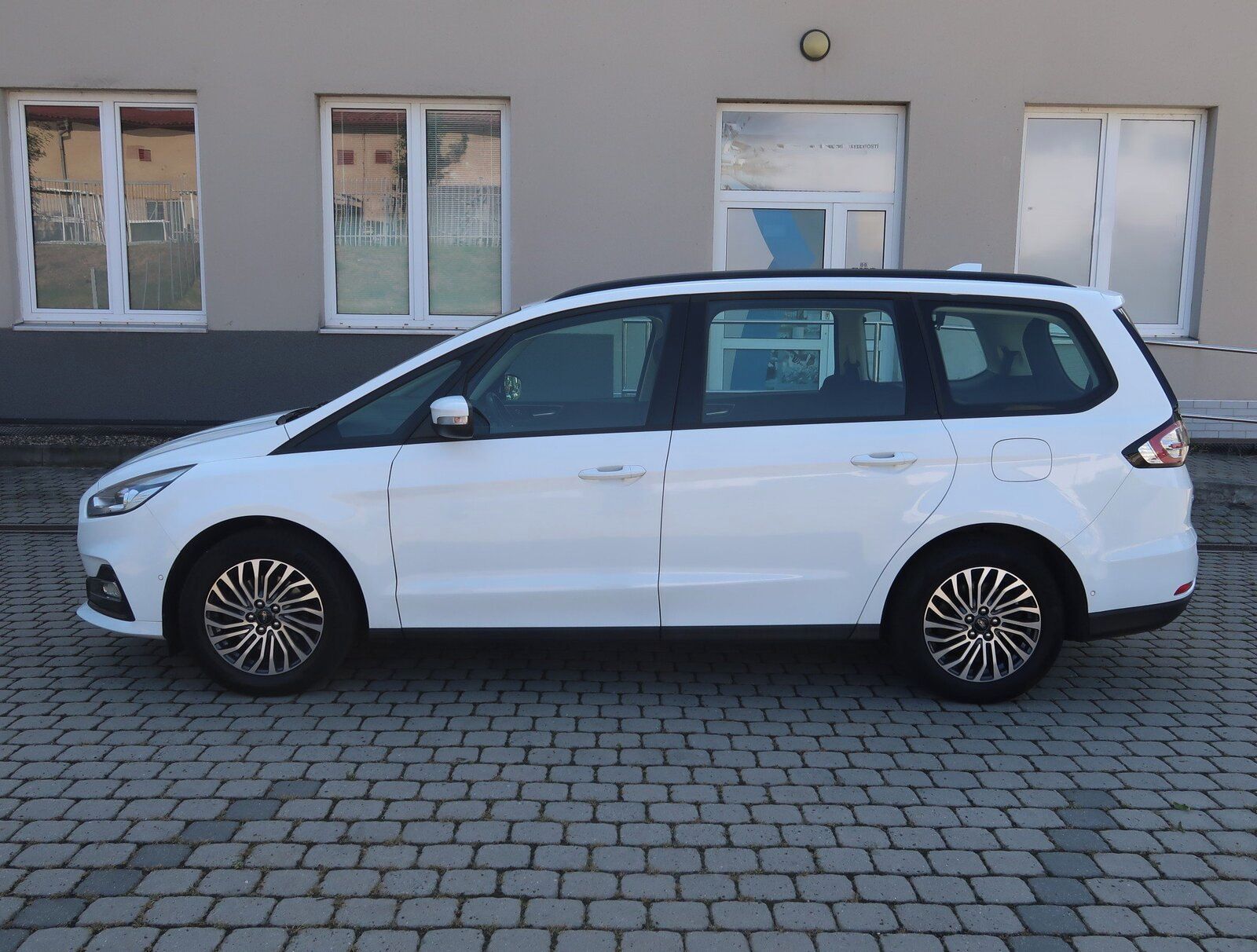 Ford Galaxy, 2.0 EcoBlue, Automat, 7 míst - fotka 3