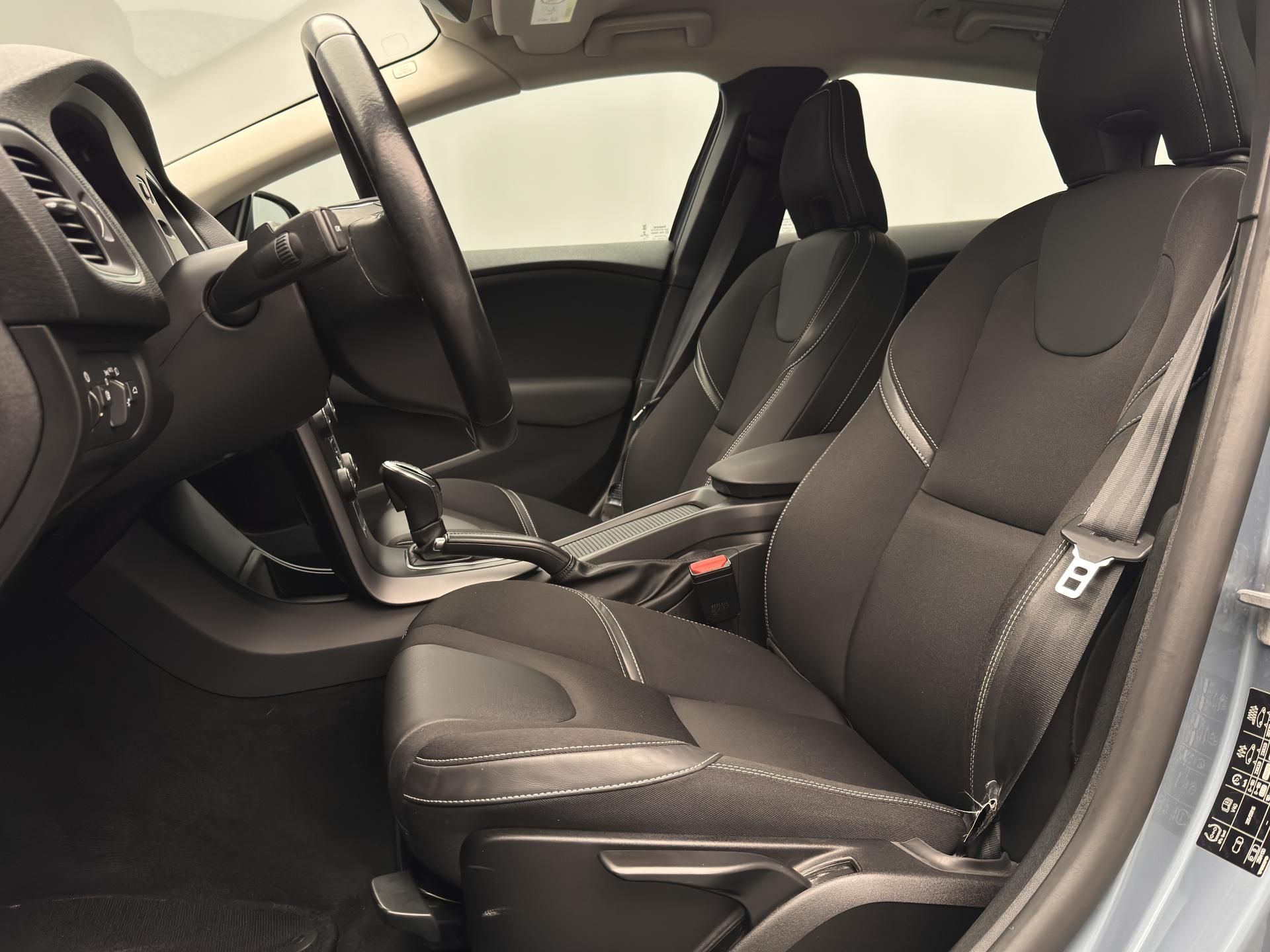 Volvo V40, T2 MOMENTUM AUT - fotka 4