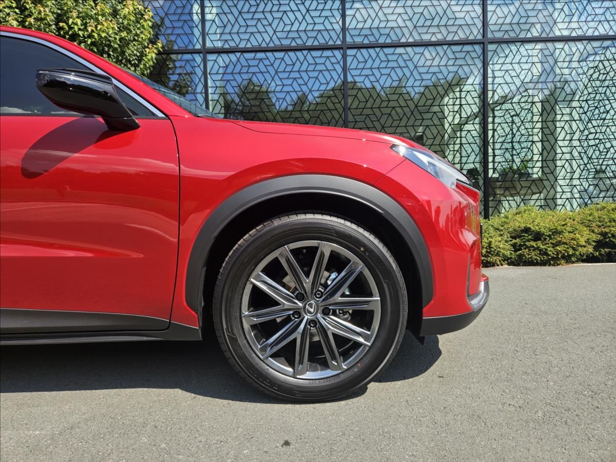 Lexus LBX, 1,5 Relax Tech - fotka 5