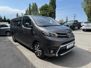 Auto 8