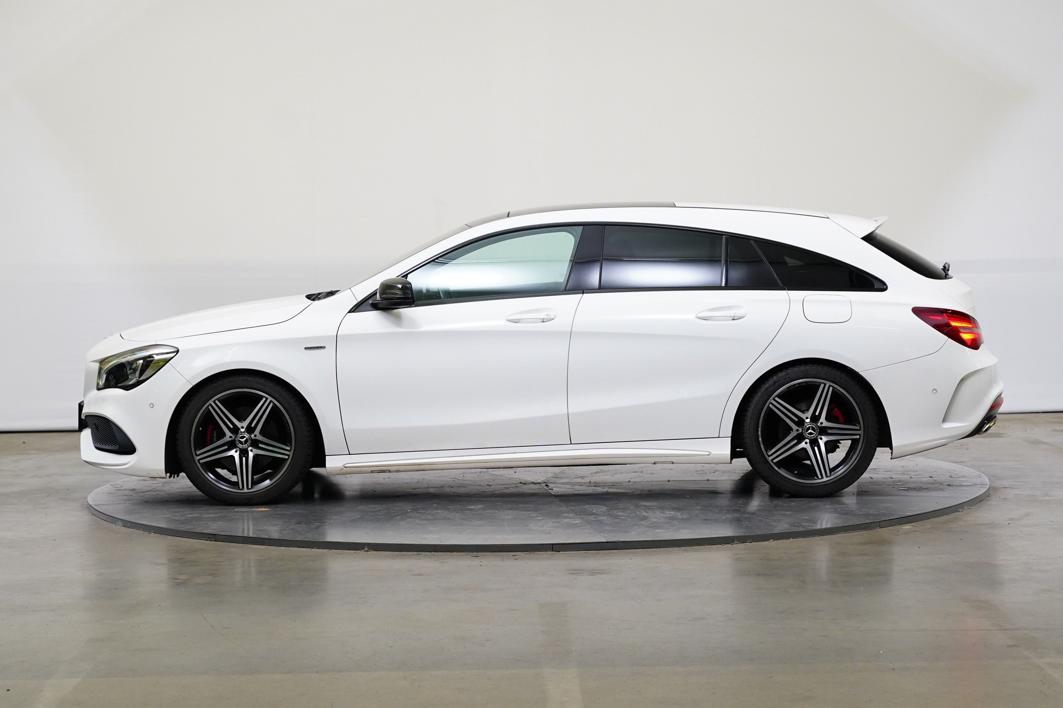 Mercedes-Benz CLA, 250 160 kW 4MATIC Sport - fotka 3