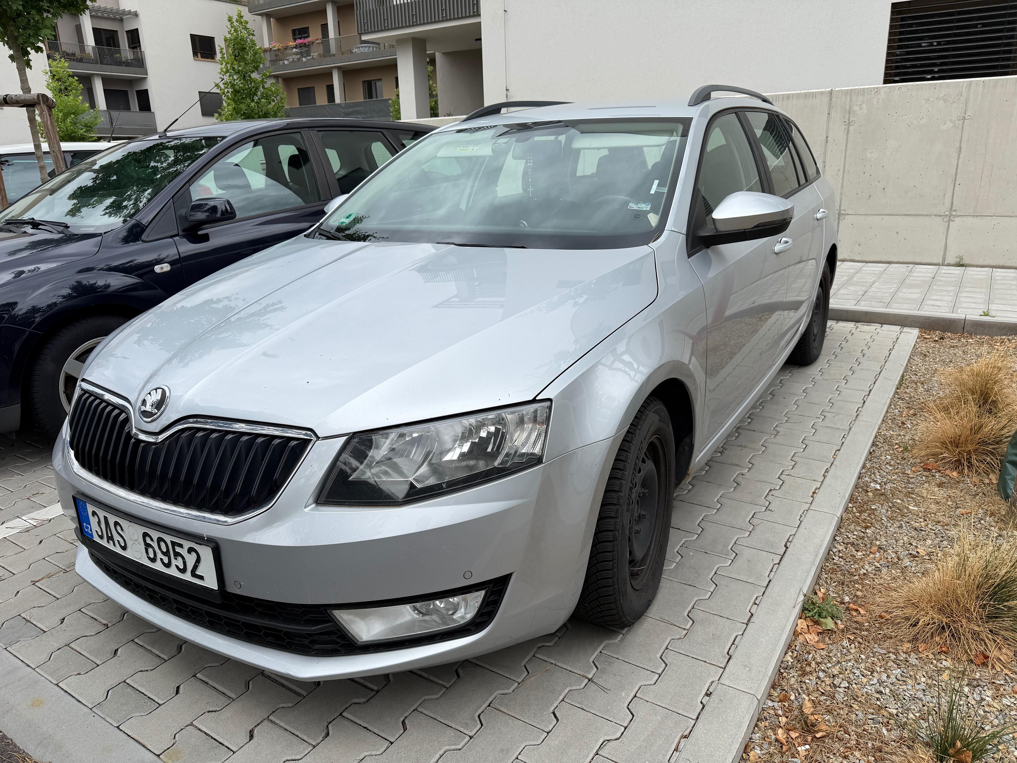 Škoda Octavia, 1.6 TDI DSG, 2 sady kol - fotka 4