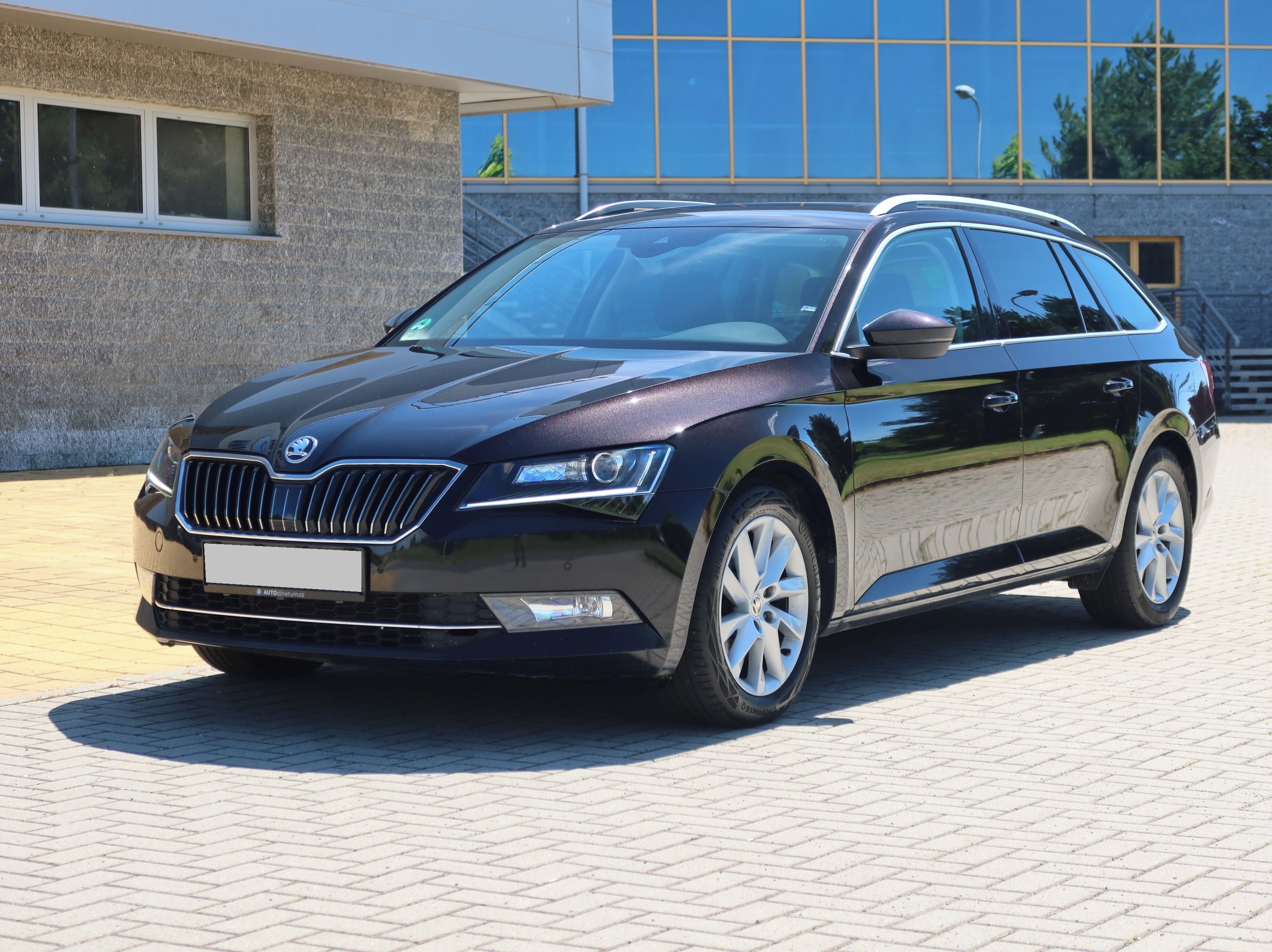 Škoda Superb, 1.5 TSI 110 Kw Style 1.Majitel - fotka 2