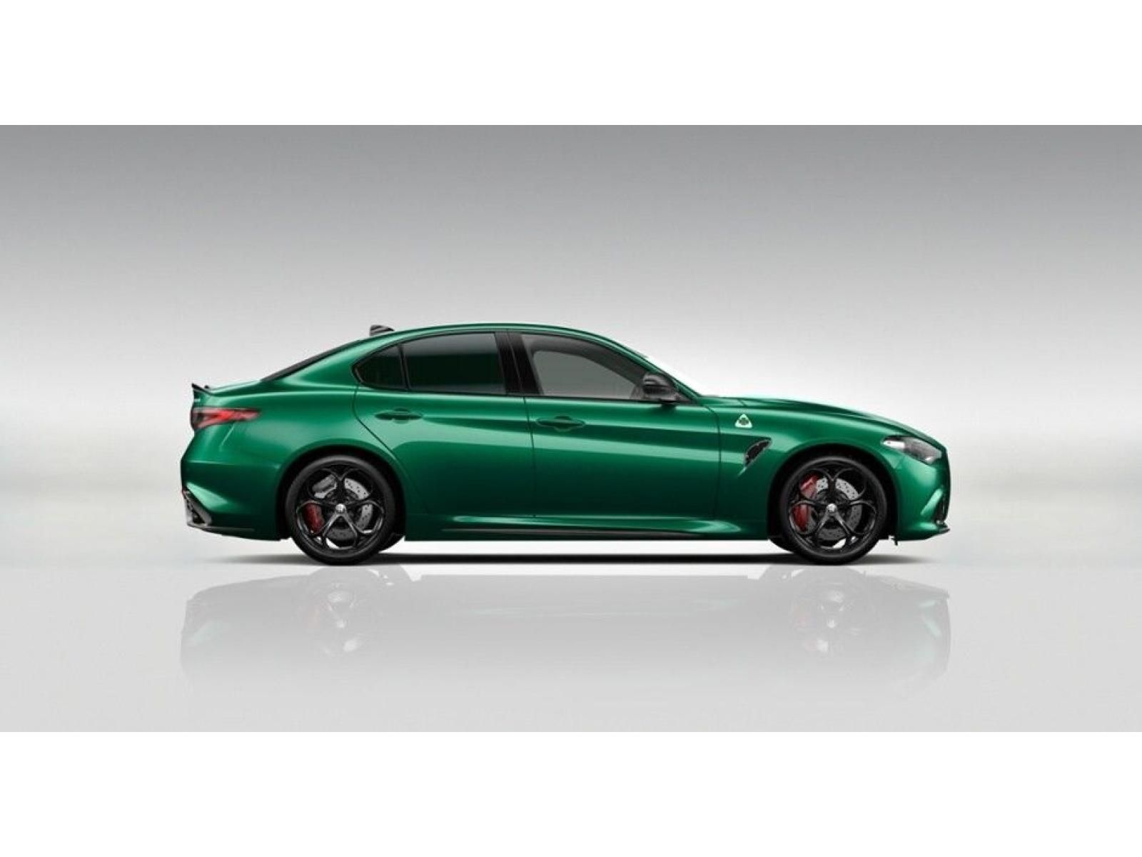 Alfa Romeo Giulia, 2.9 V6 BiTurbo 520k QV Carbon - fotka 2