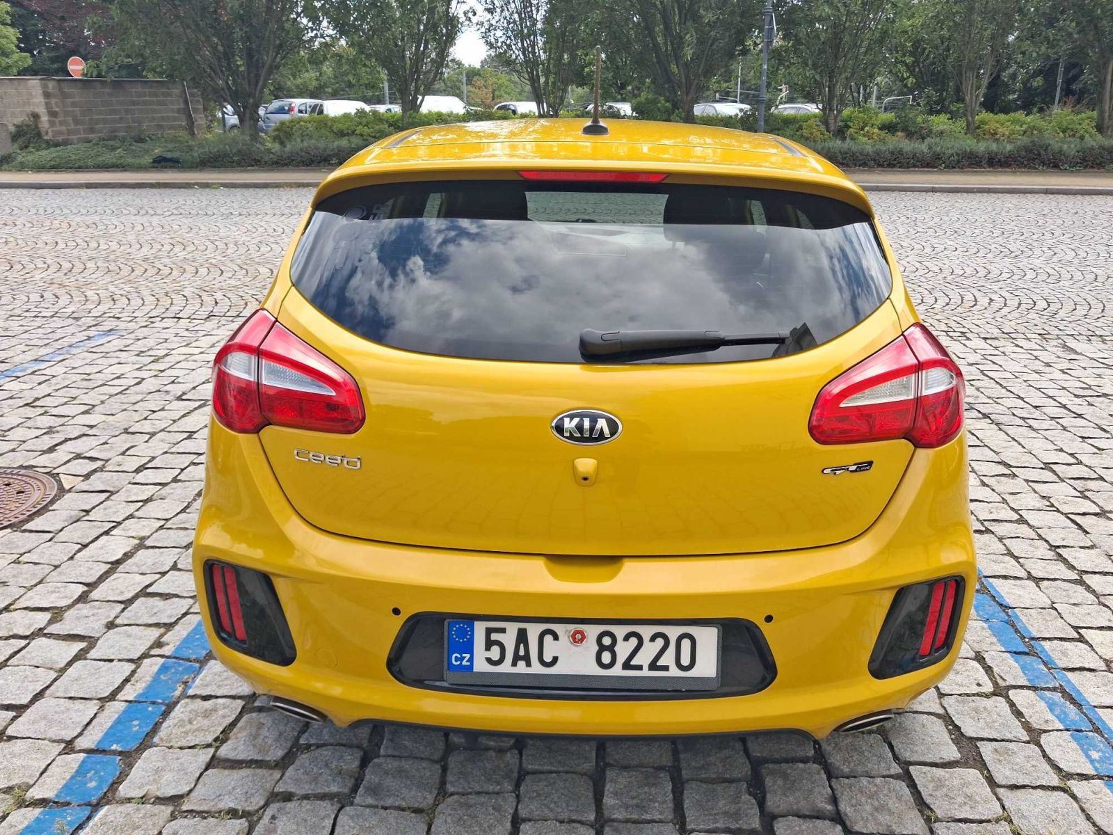 Kia Cee´d, 1.6 CRDi, GT Line, Navi - fotka 3