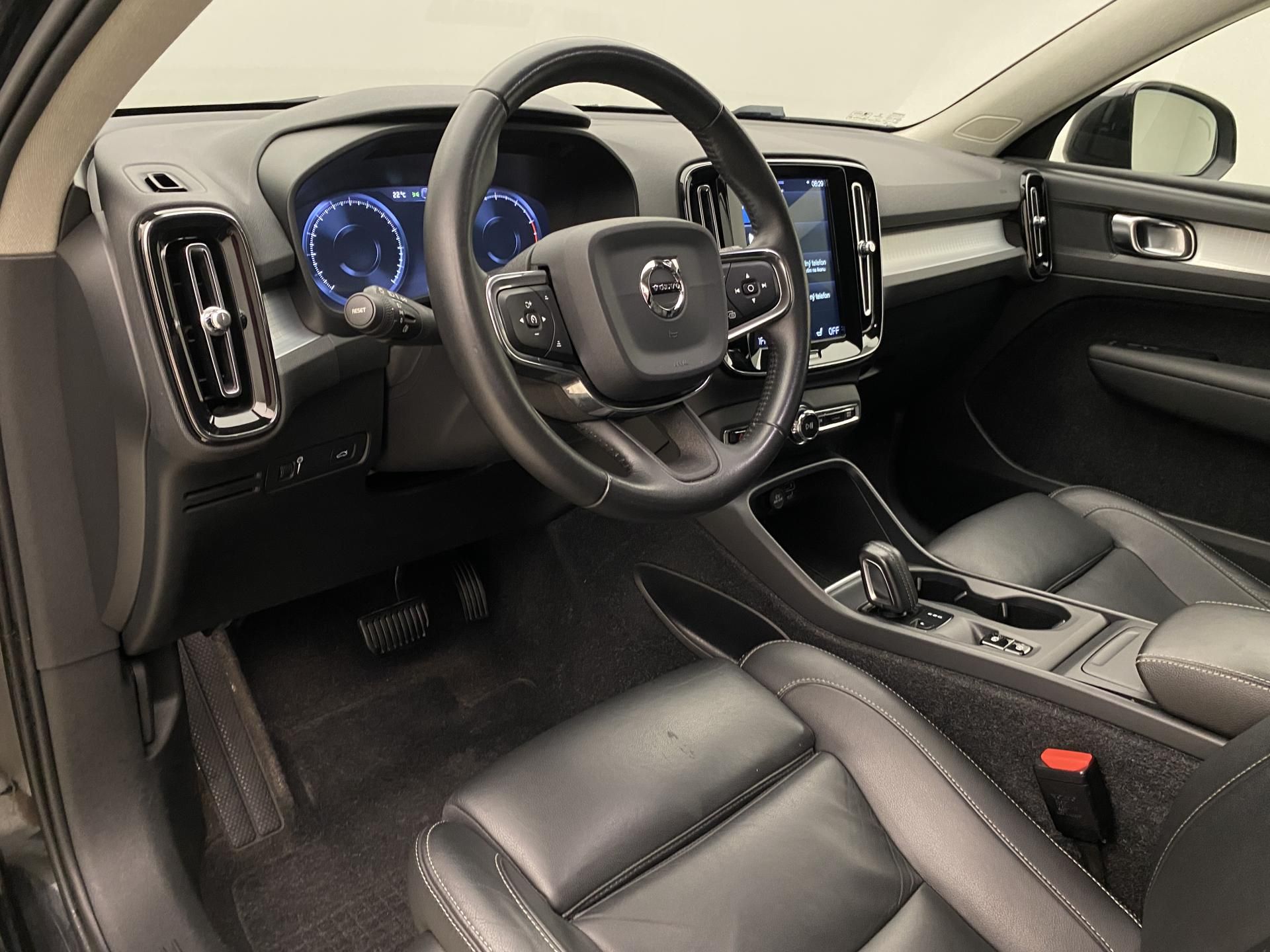 Volvo XC40, T5 AWD MOMENTUM AUT - fotka 4