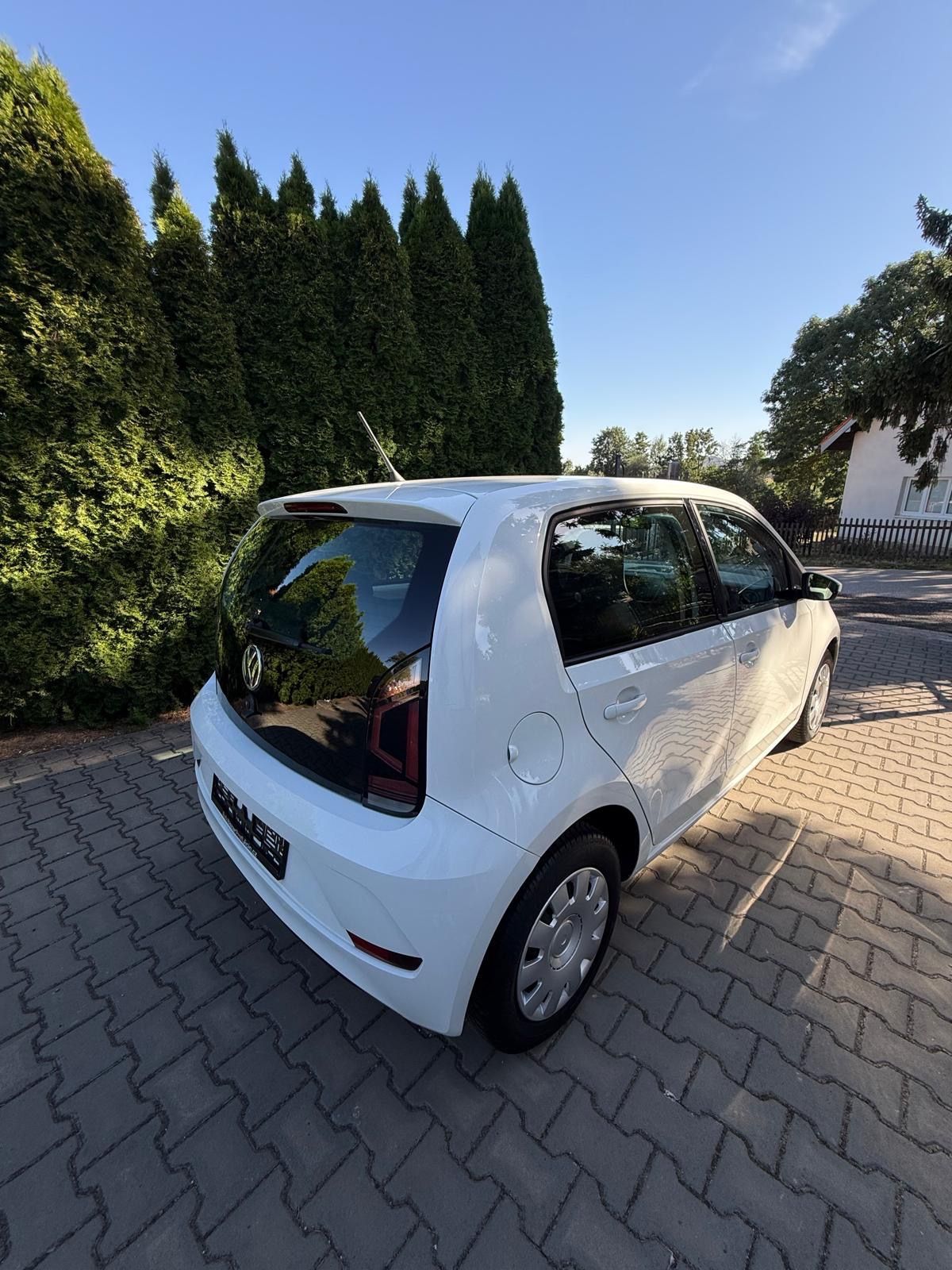 Volkswagen Up!, 1,0 i pravidelný servis,1 Maji - fotka 6