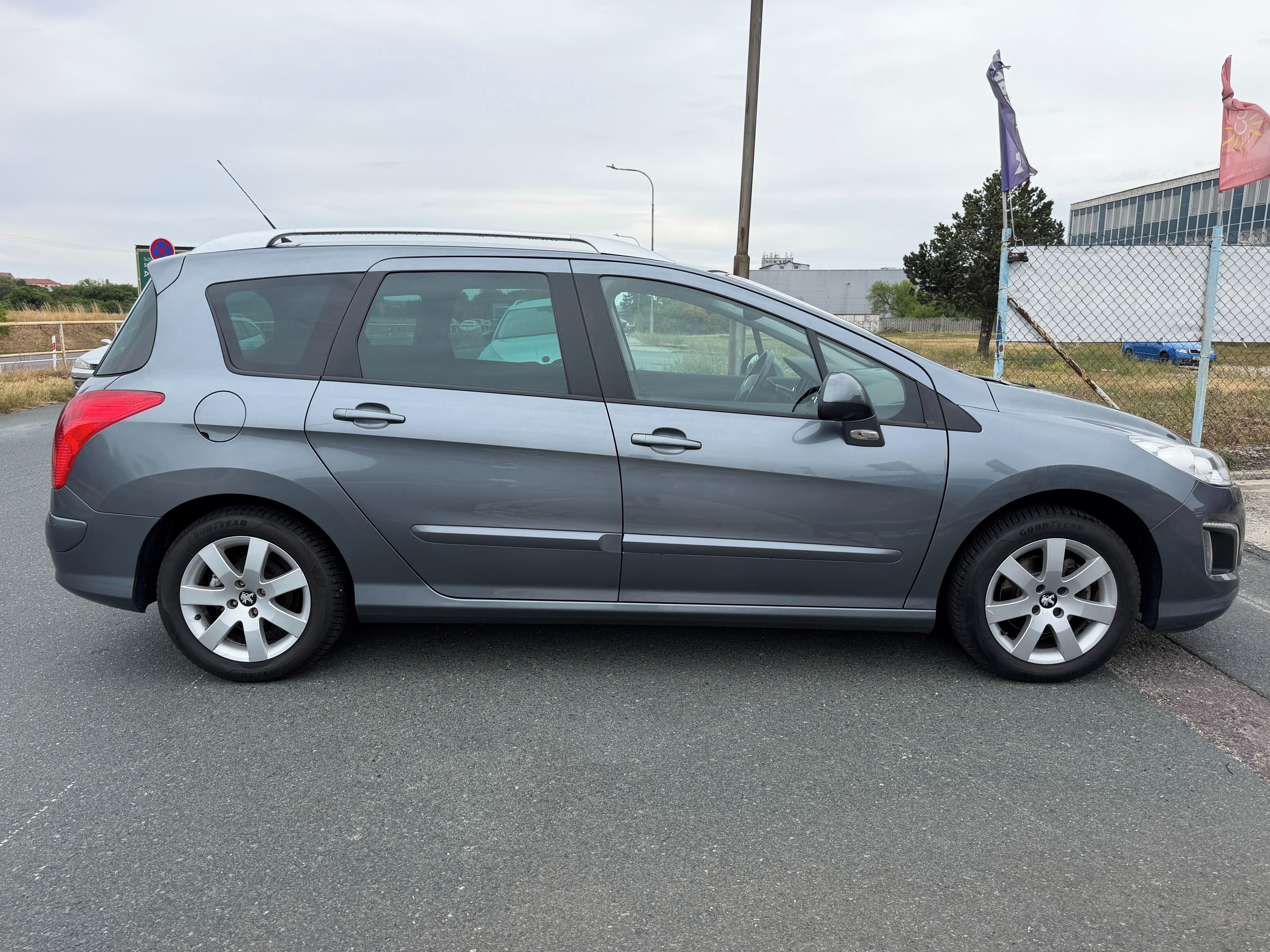 Peugeot 308, 1.6 i 16V 88kW PANORAMA - fotka 4