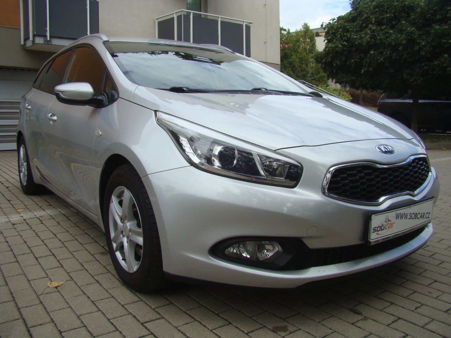 Kia Cee´d, 1.6 99kW Anniversary TAŽNÉ ALU - fotka 2