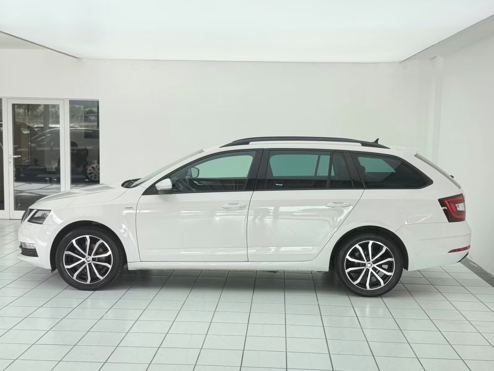Škoda Octavia, 1.4 TSI 110 Kw Style, Full Led - fotka 2