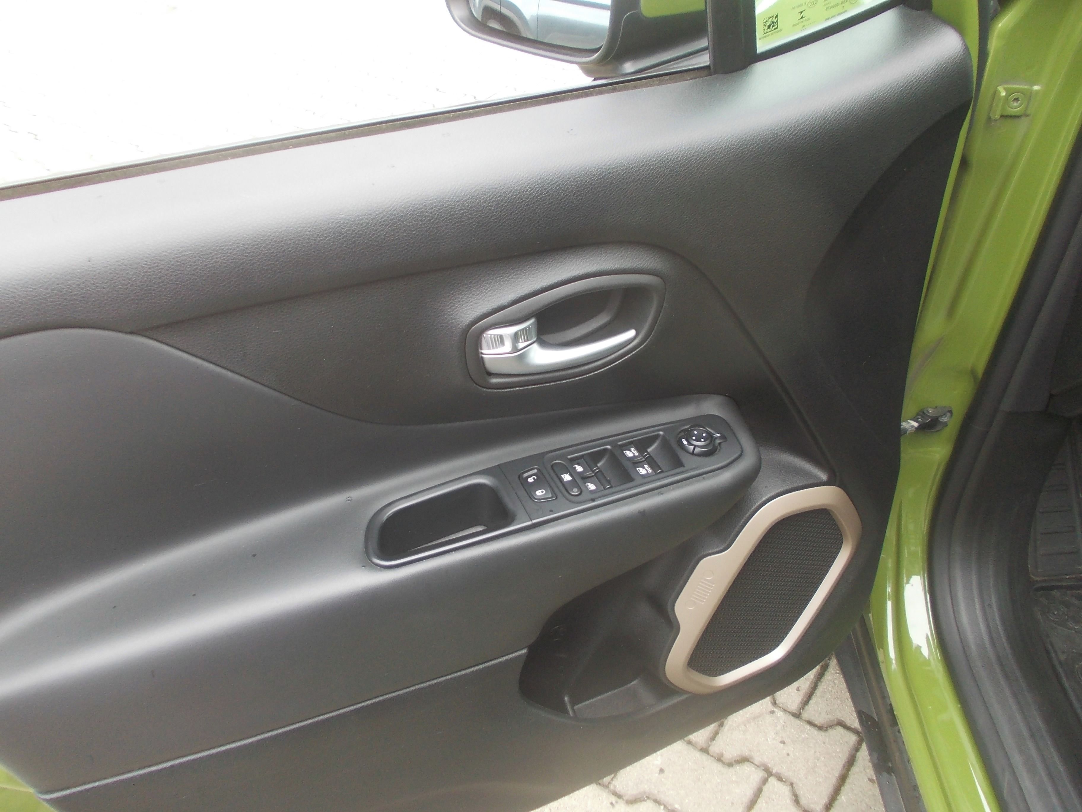 Jeep Renegade, 2.0JTD AUTOMAT 4x4 - fotka 6