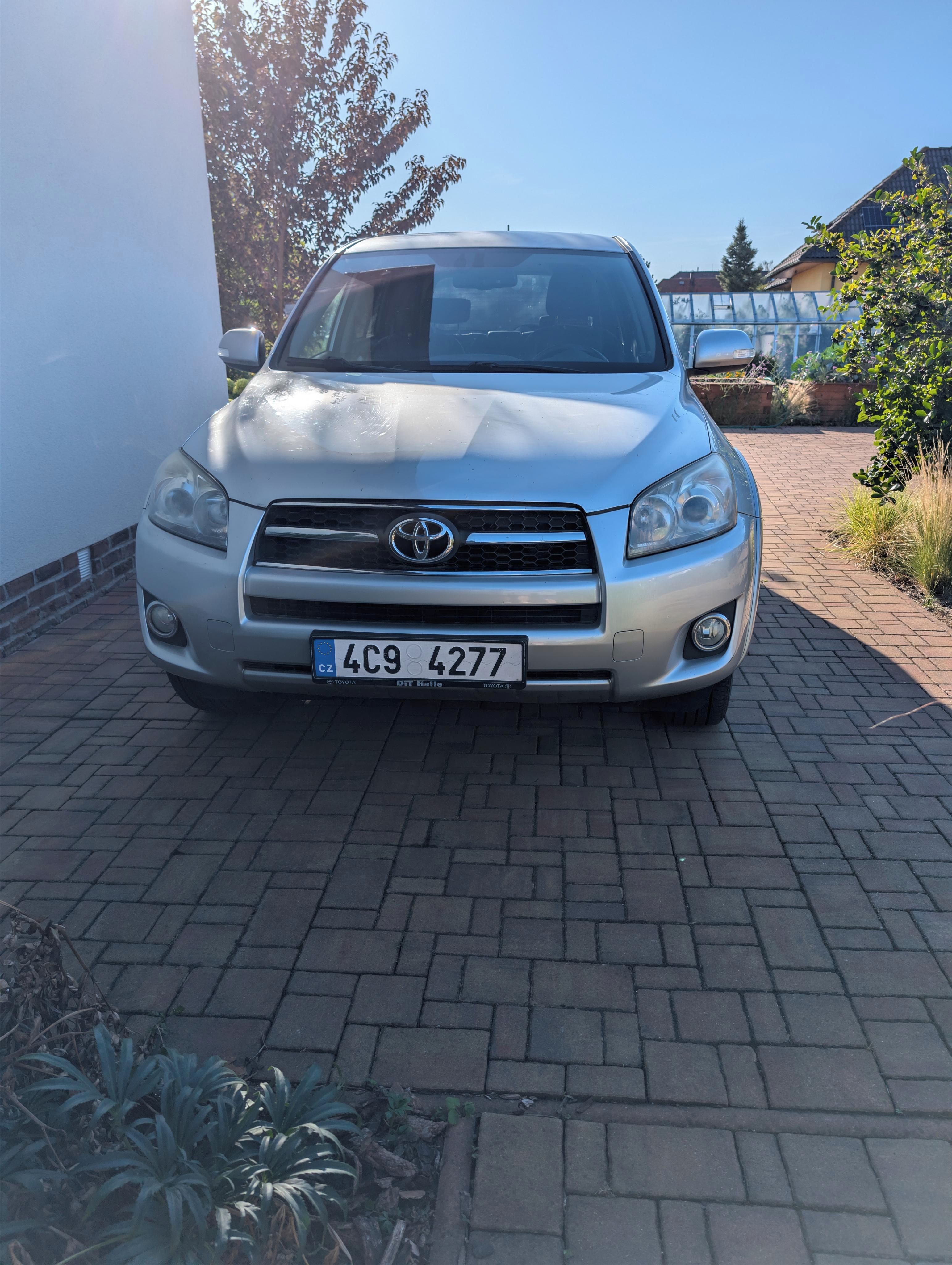 Toyota Rav4, 2,2 l TDI, servisováno - fotka 5