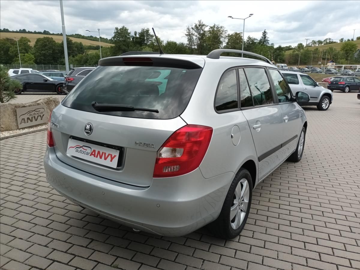 Škoda Fabia, 1,6 TDI,77KW,TAŽNÉ,VÝHŘEV,KLIM - fotka 5