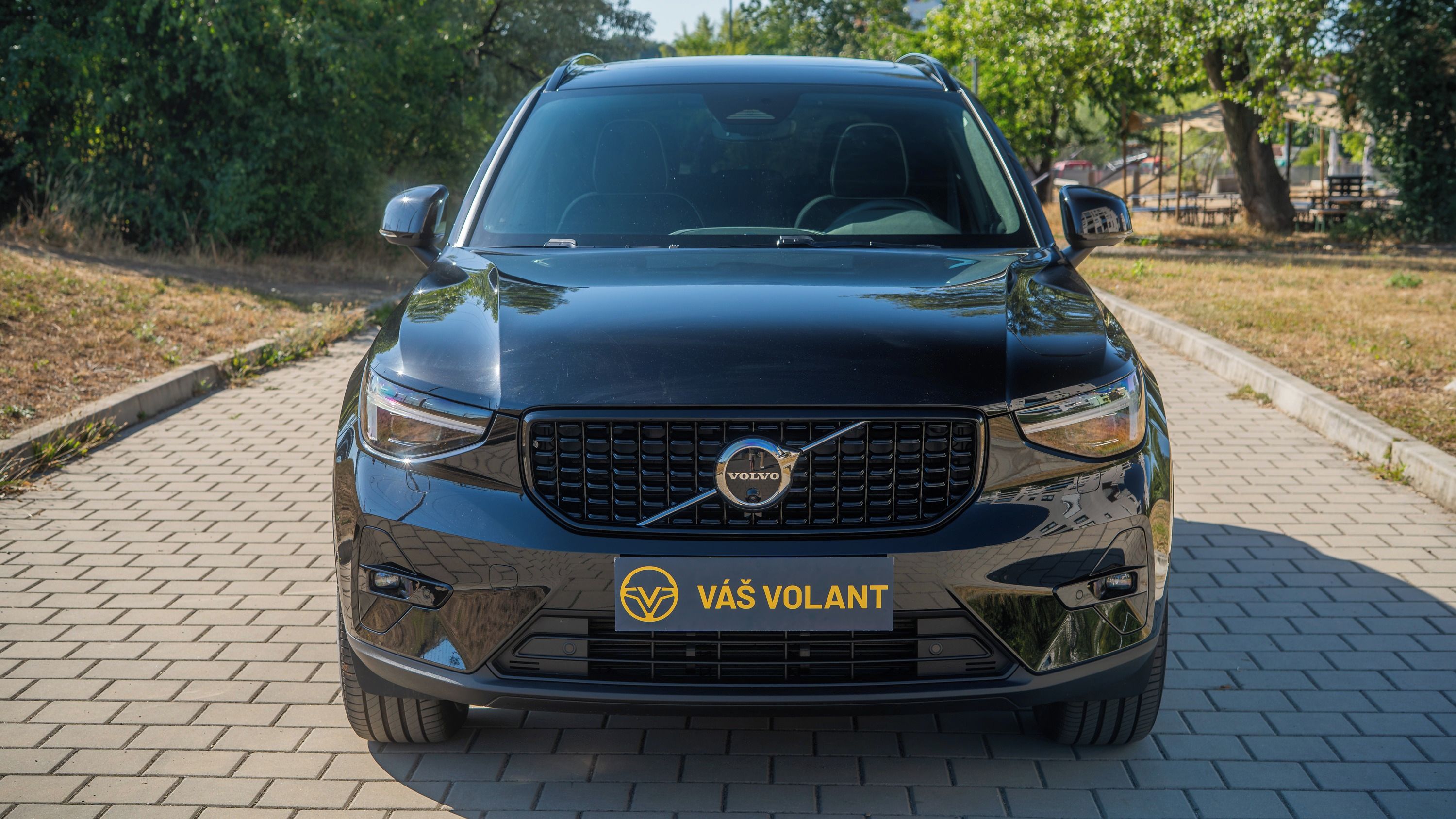 Volvo XC40, Dark Plus tažné záruka 2. kola - fotka 3