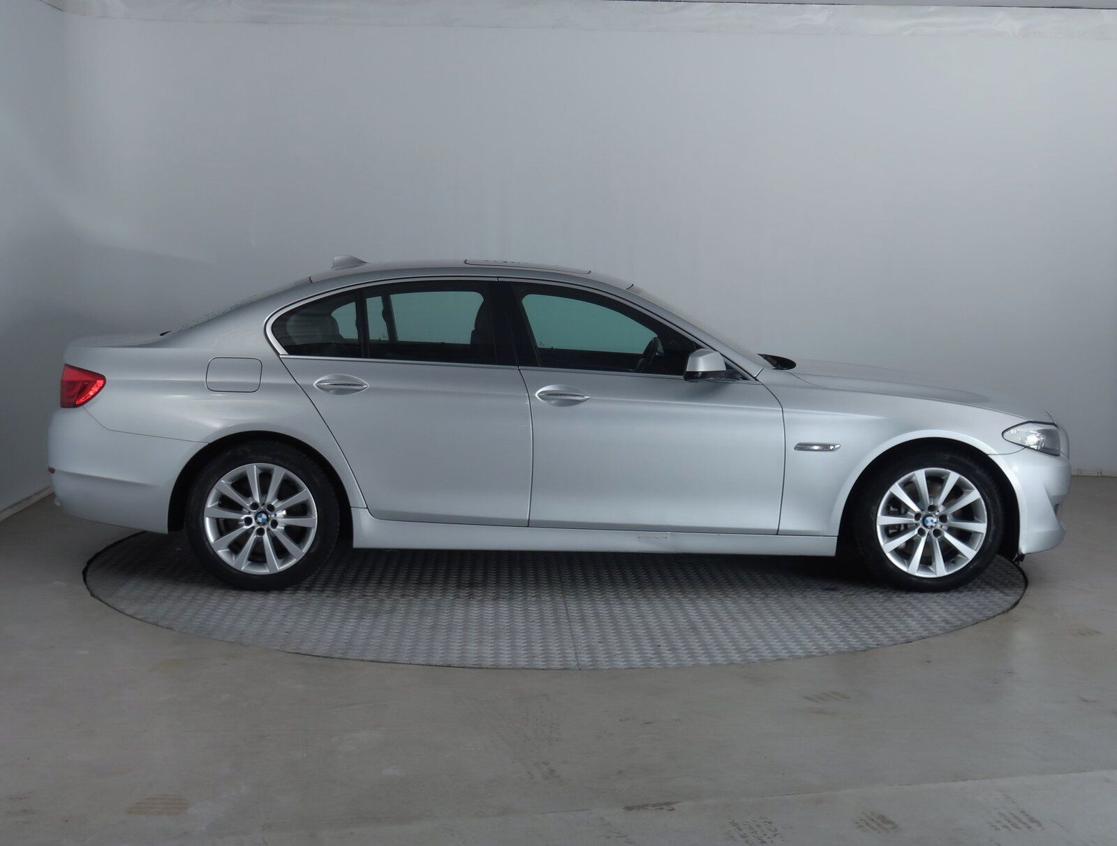 BMW Řada 5, 530d xDrive, Modern Line, 4X4 - fotka 6