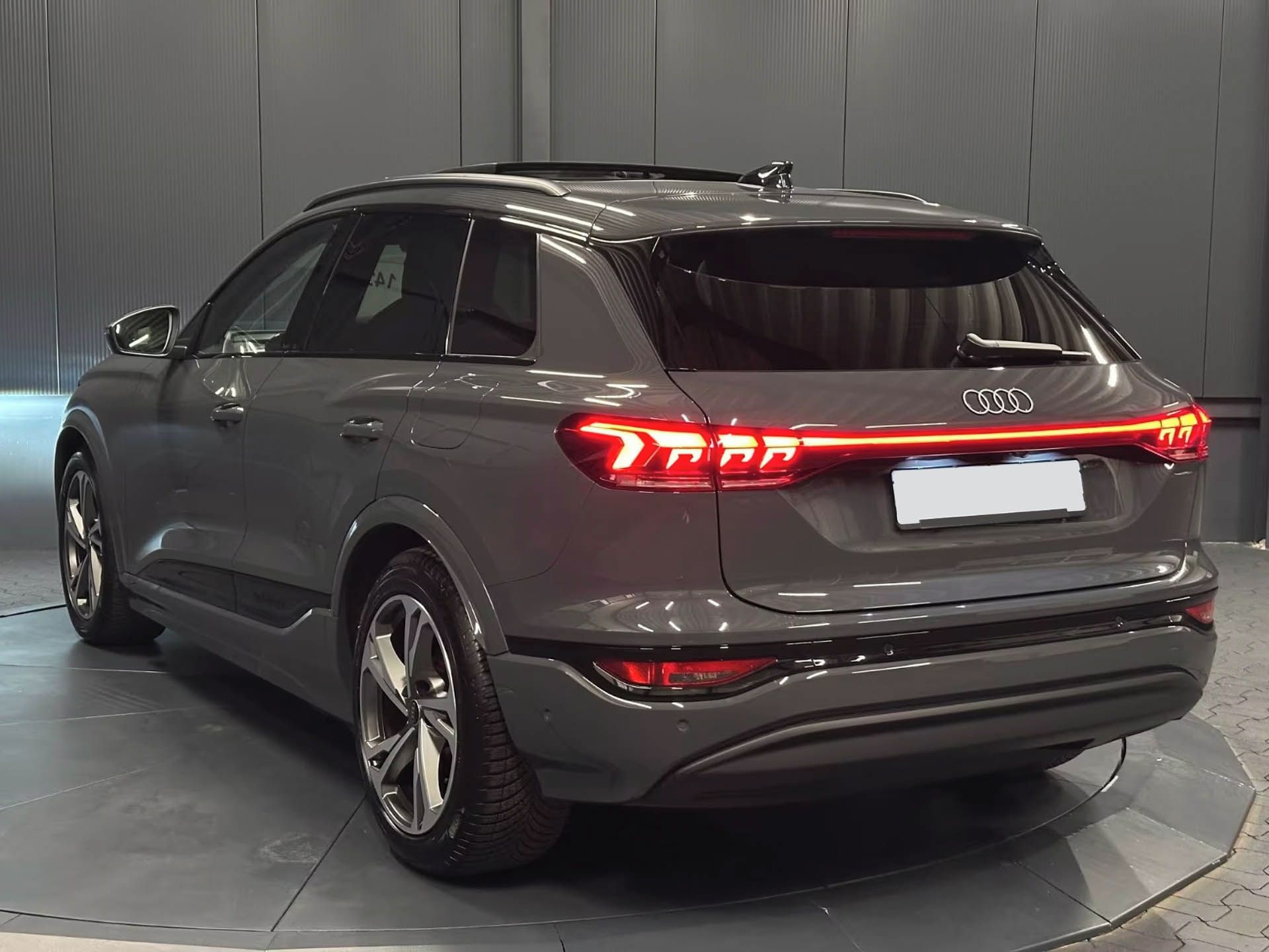 Audi Q6 e-tron, perf. S-Line B&O Vzduch Pano - fotka 6
