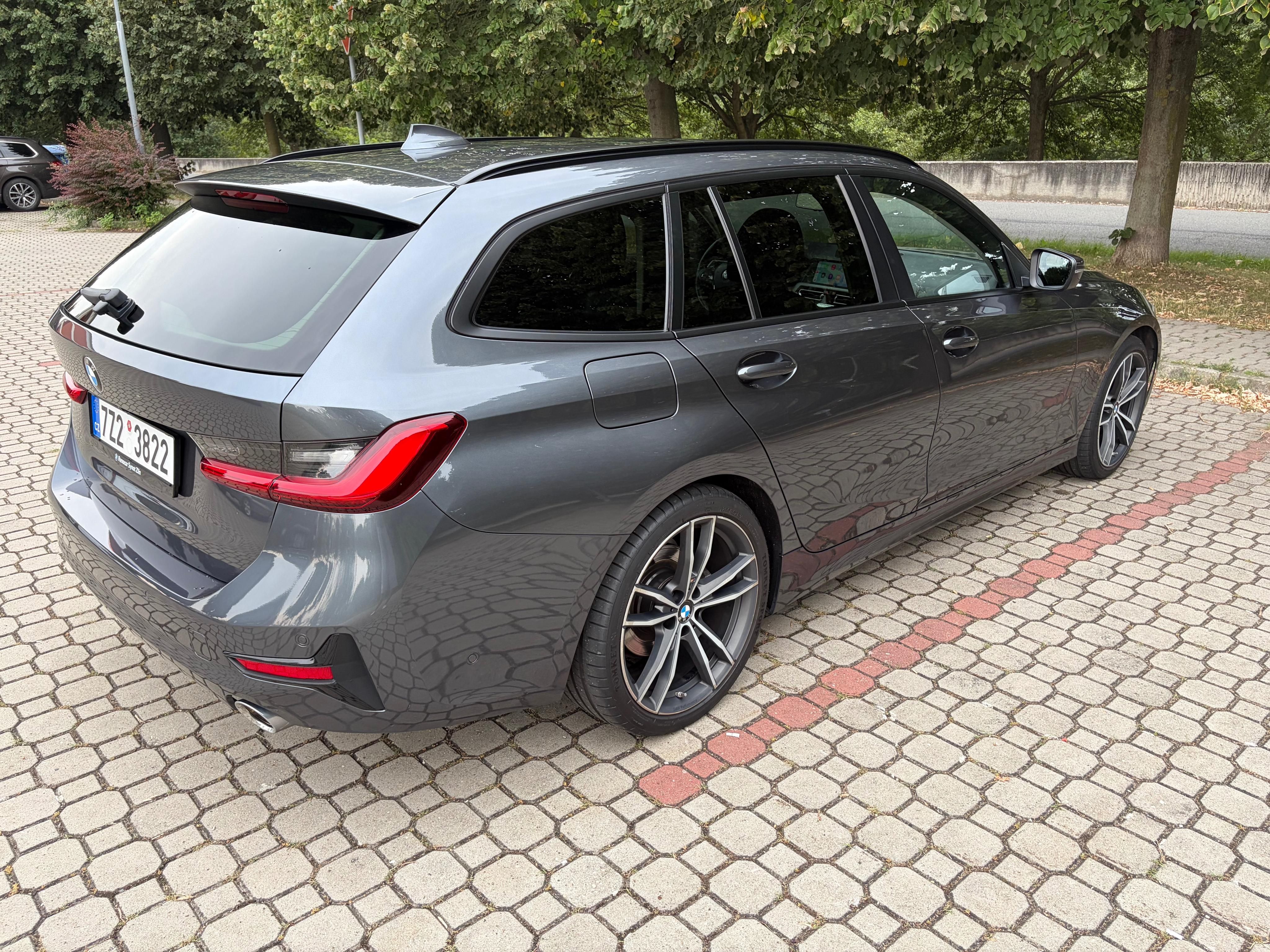 BMW Řada 3, BMW 320d xDrive Touring G21 - fotka 4