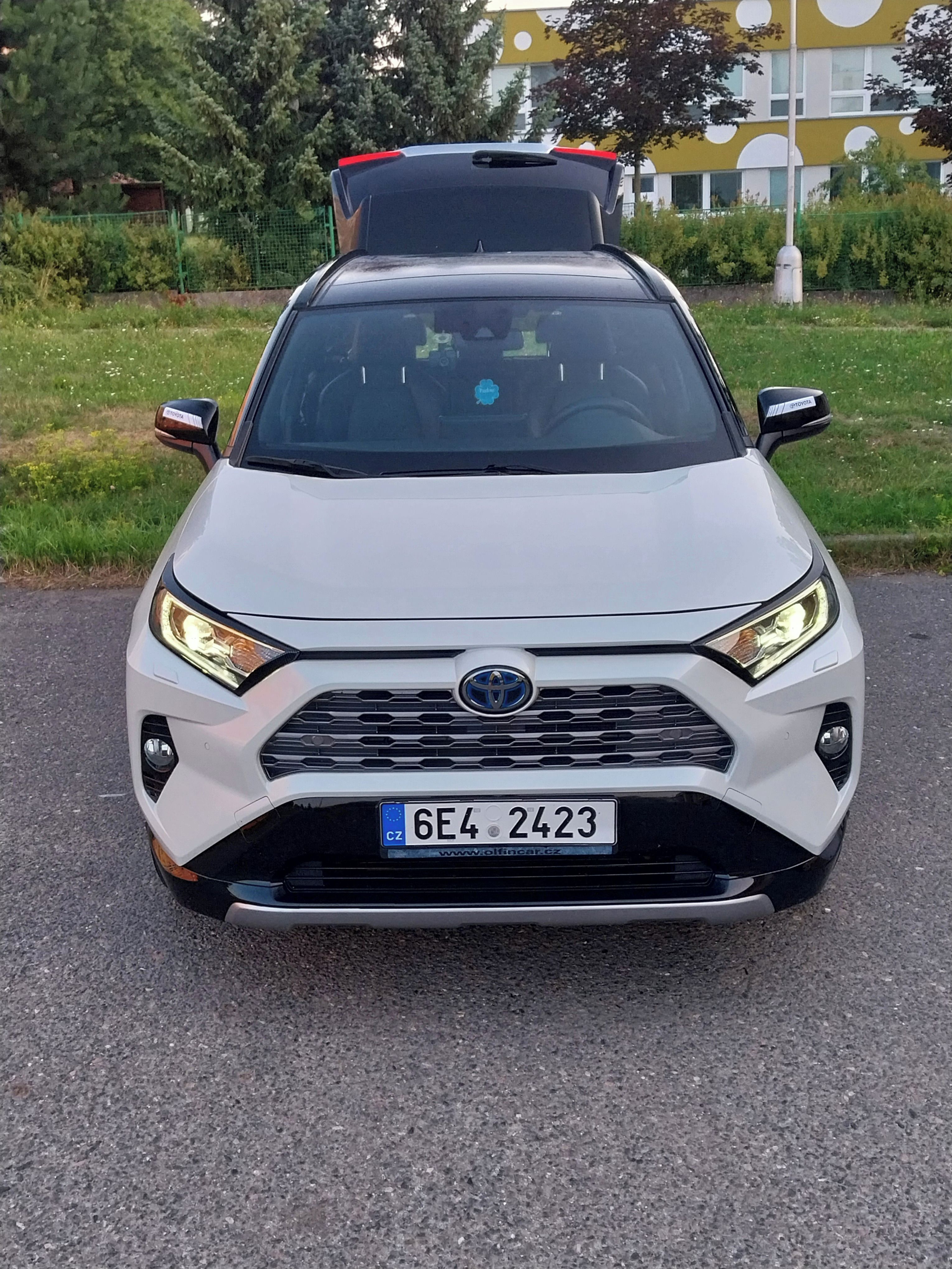 Toyota Rav4, TOYOTA Rav4,2.5 Hybrid-špica ! - fotka 3