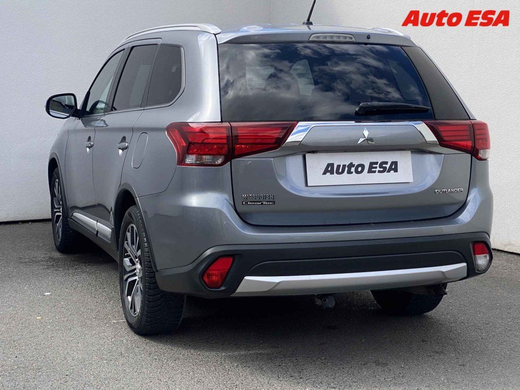 Mitsubishi Outlander, 2.0 4x4,AT - fotka 6