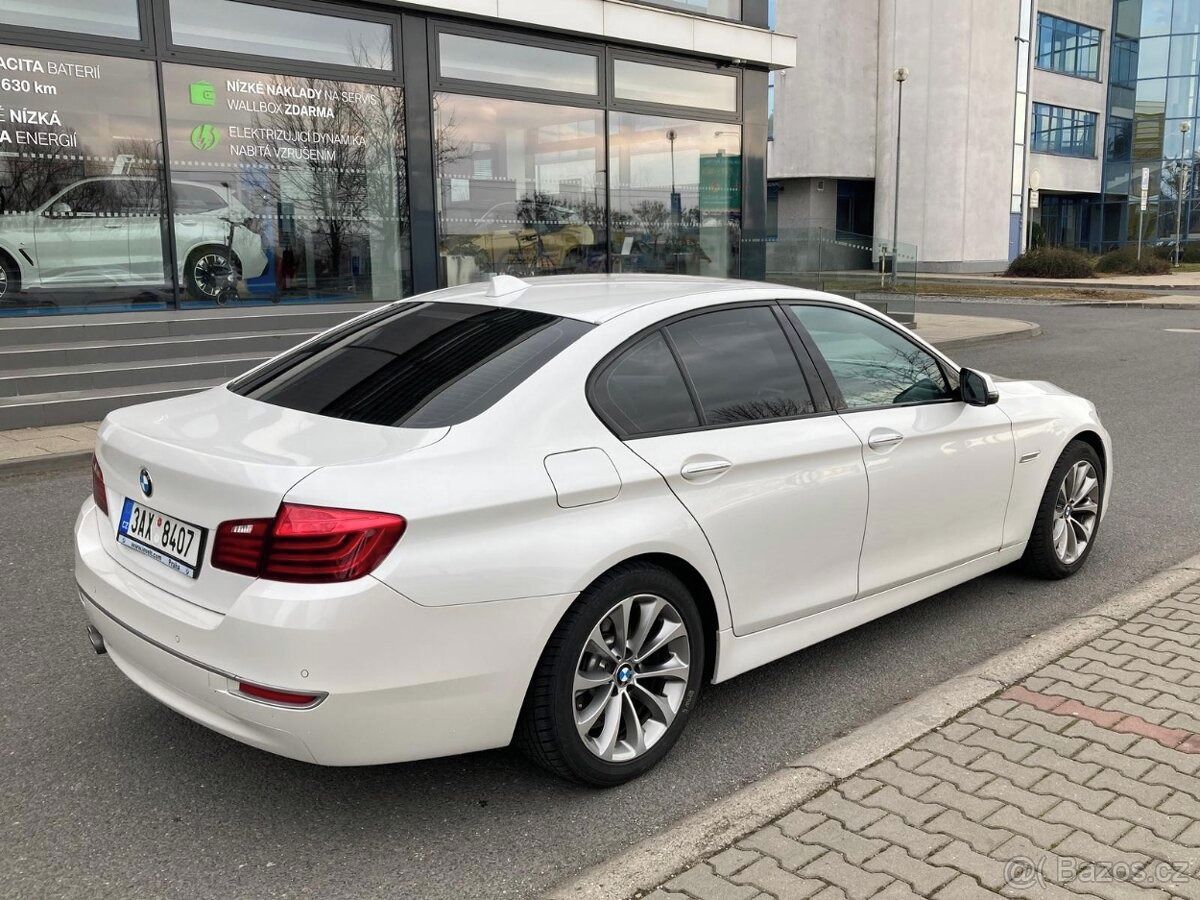 BMW Řada 5, 520 xDrive - fotka 5