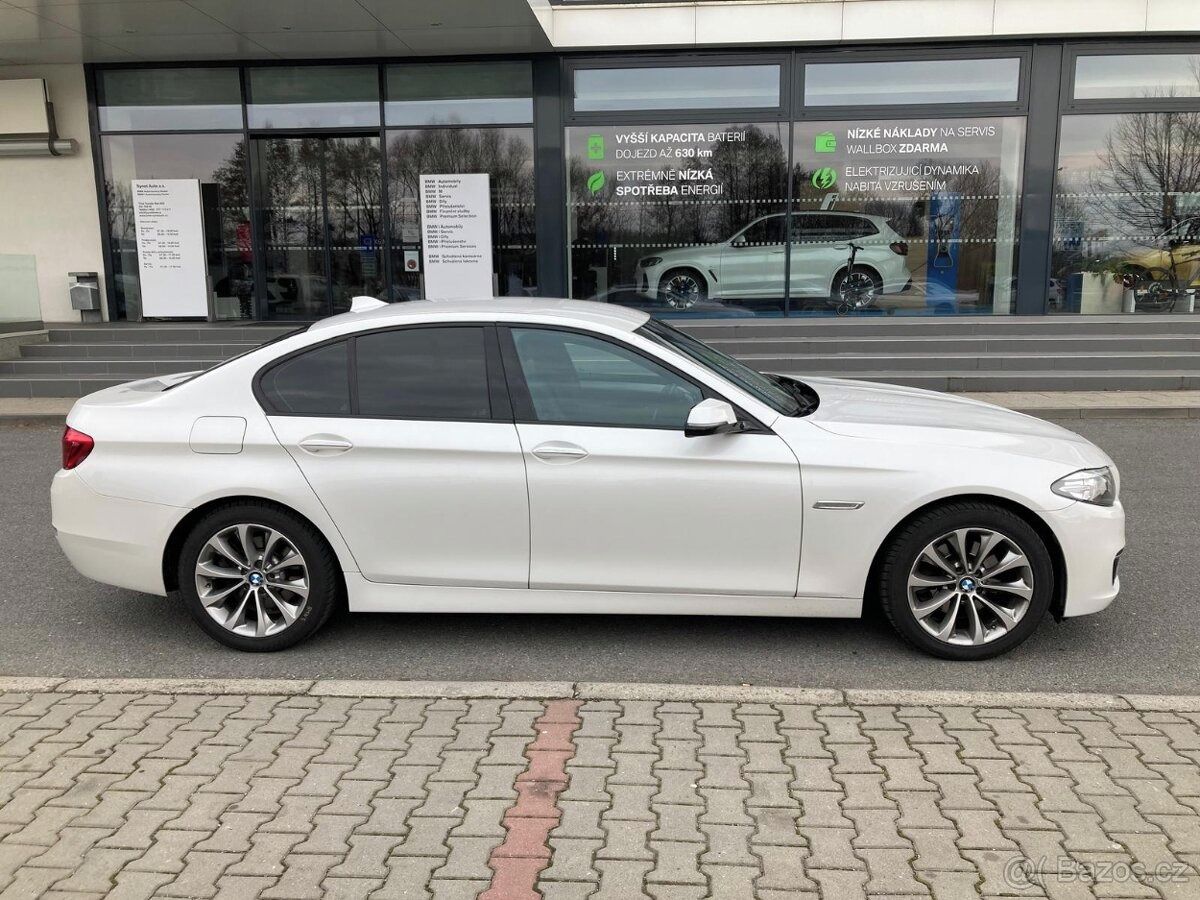 BMW Řada 5, 520 xDrive - fotka 2