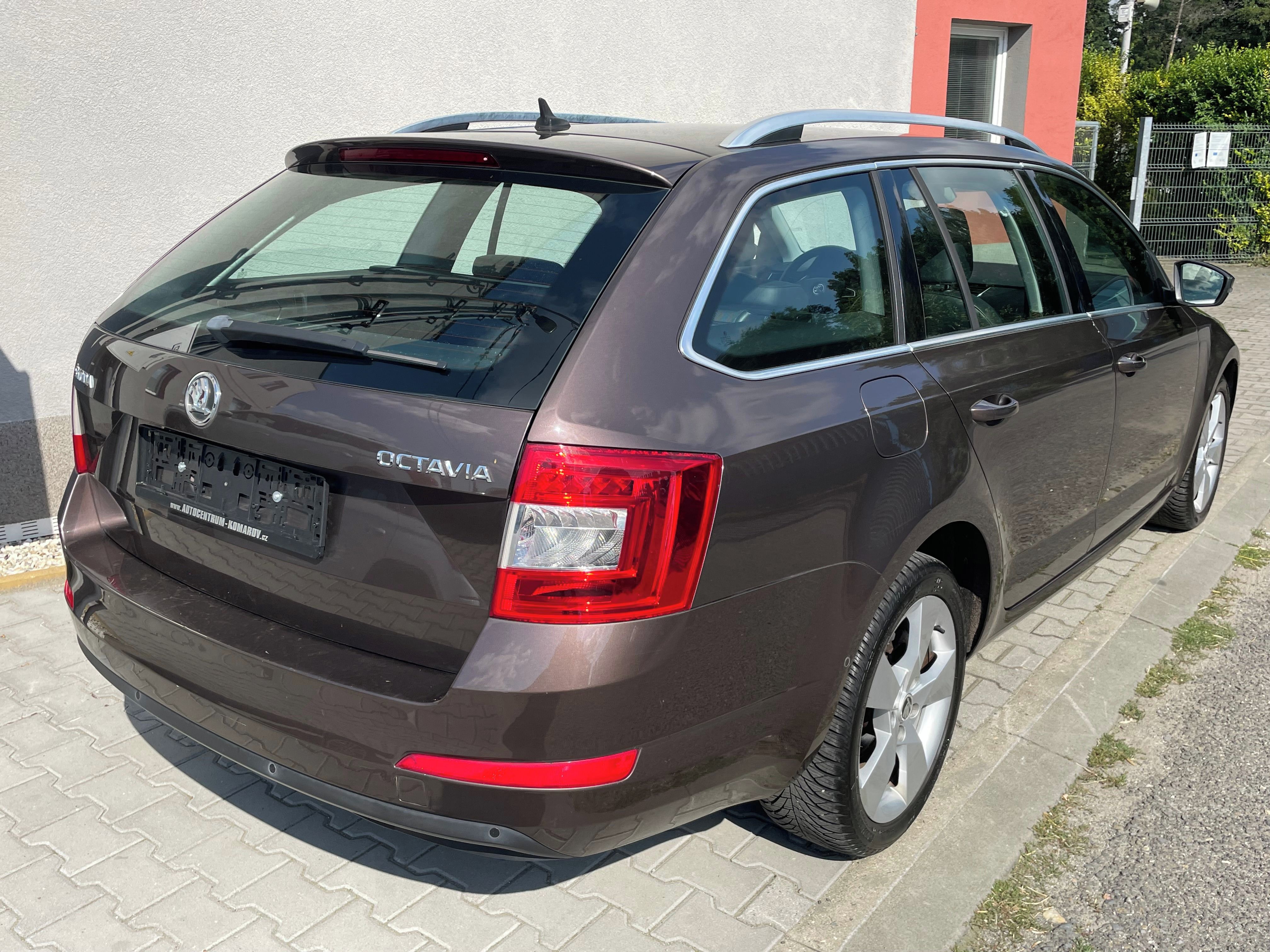 Škoda Octavia, 1.2 TSI 77kW Elegance Webasto - fotka 5