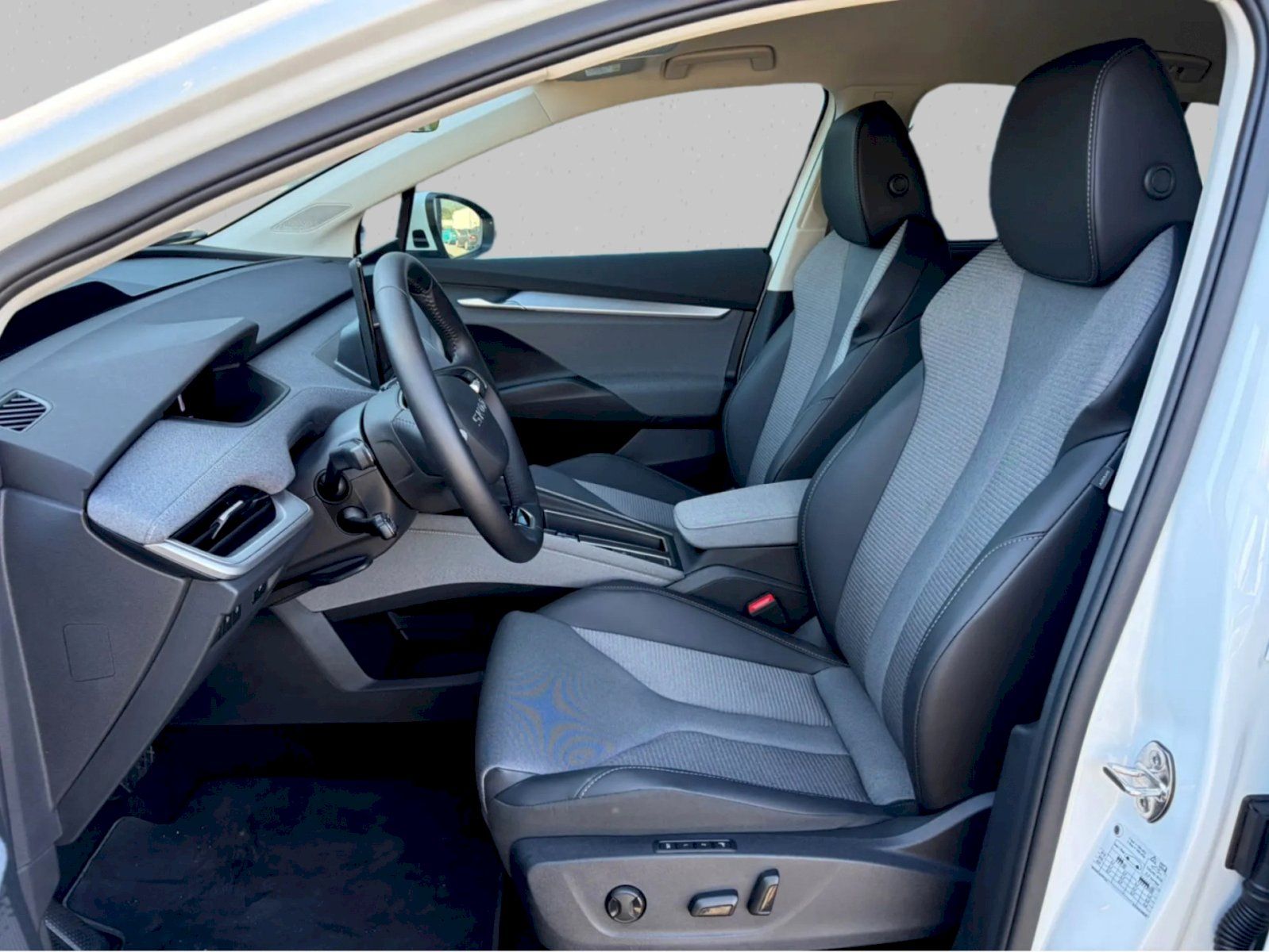 Škoda Enyaq iV, 60, 63kWh 150kW Selection - fotka 6