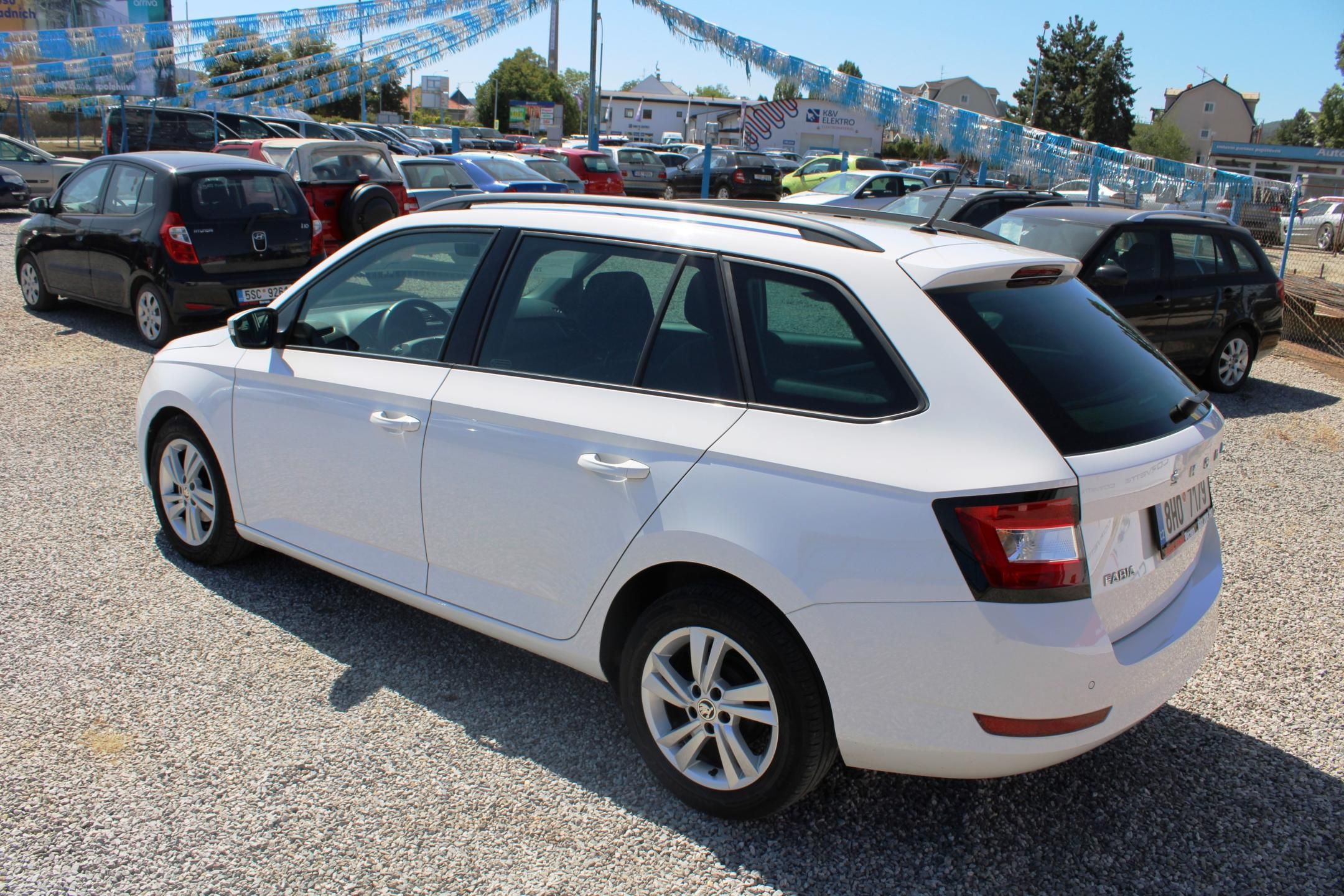 Škoda Fabia, 1,0i KLIMA TEMPOMAT EL.OKNA AL - fotka 5