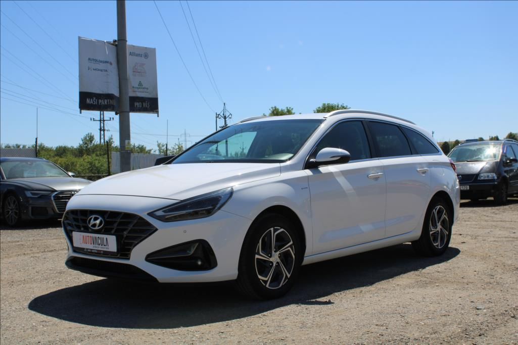 Hyundai i30, 1,5 i  SMART, VÝHŘEVY, ČR