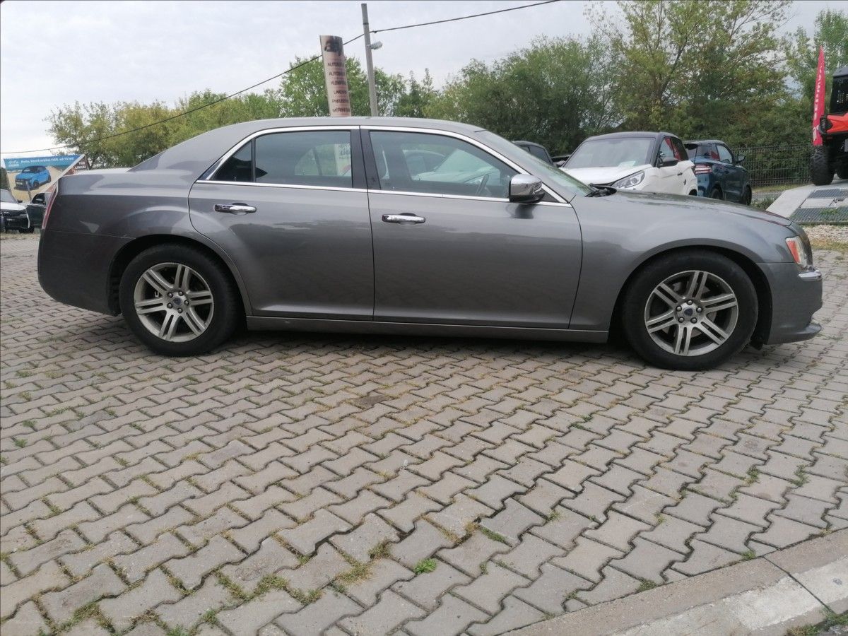 Lancia Thema, 3,0 CRD 6V 176kW Executive - fotka 4
