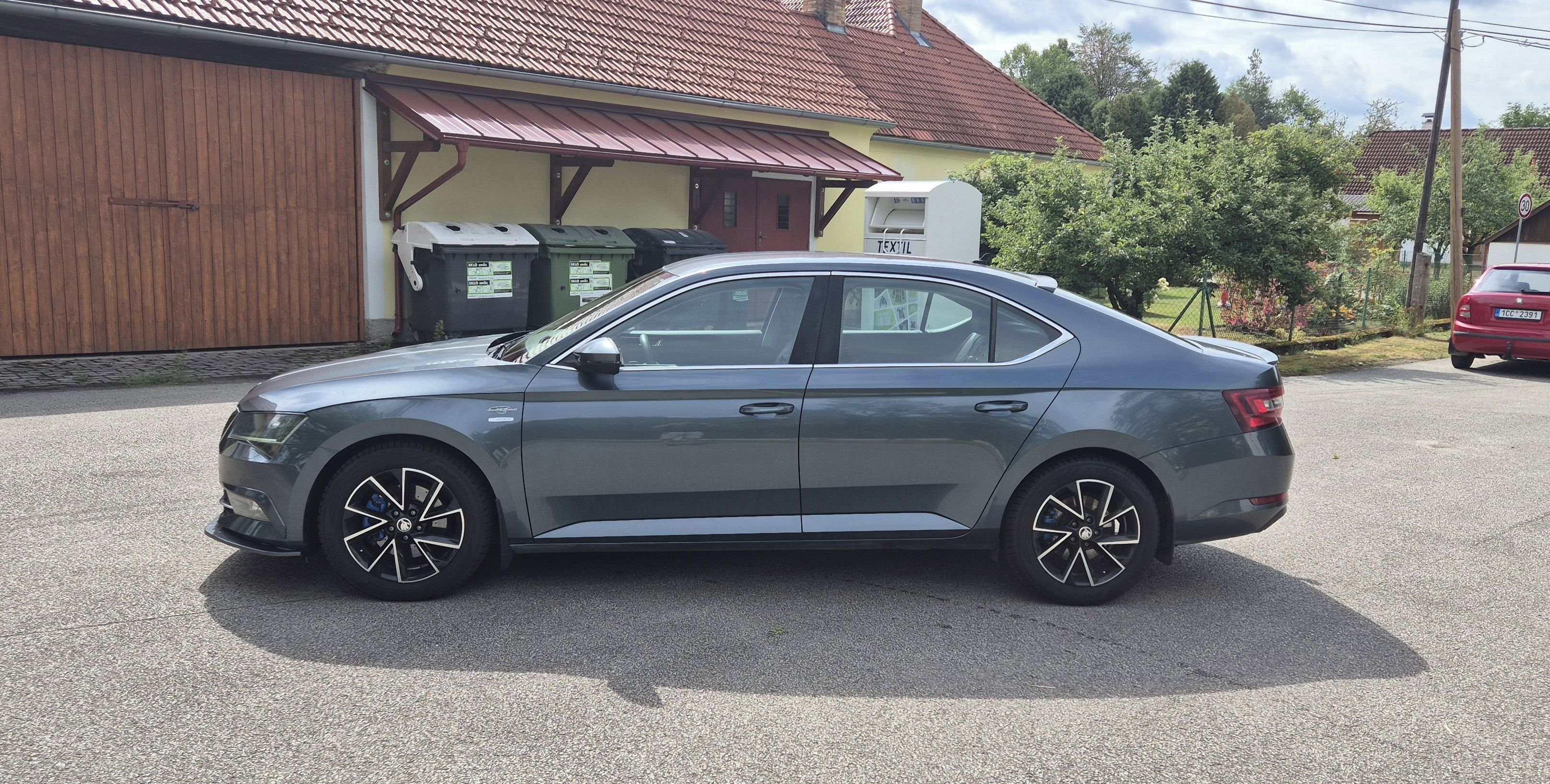 Škoda Superb, 3 – 1.6 TDI (105 kW / 341 Nm) - fotka 6