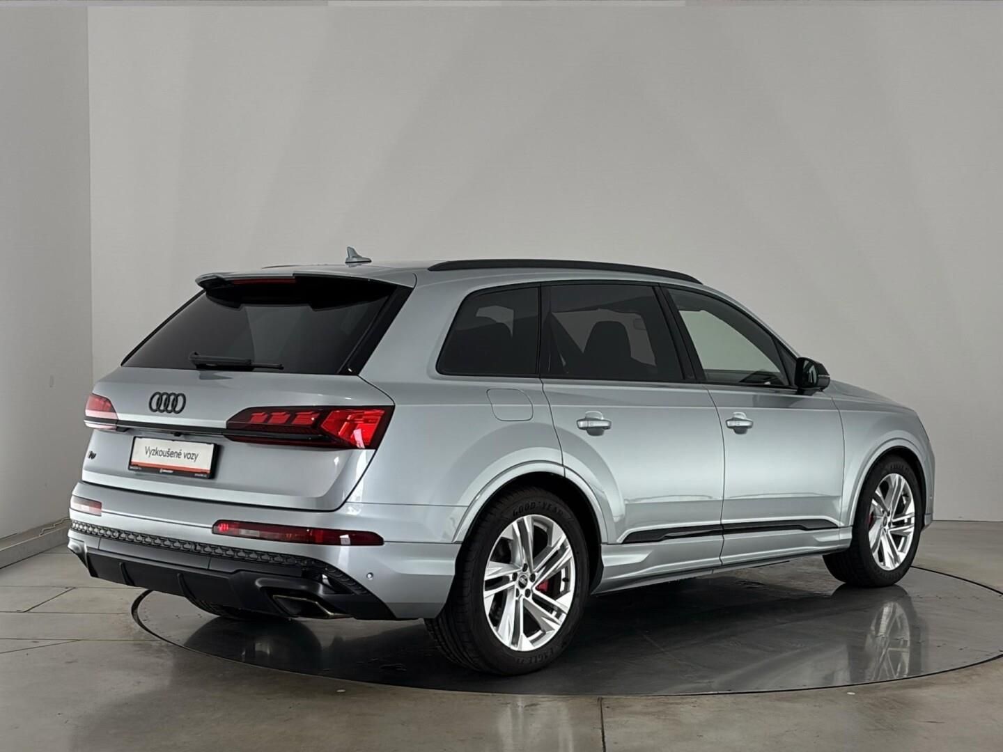 Audi Q7, 3.0 TFSI e / 250 kW 60 S-Line - fotka 2