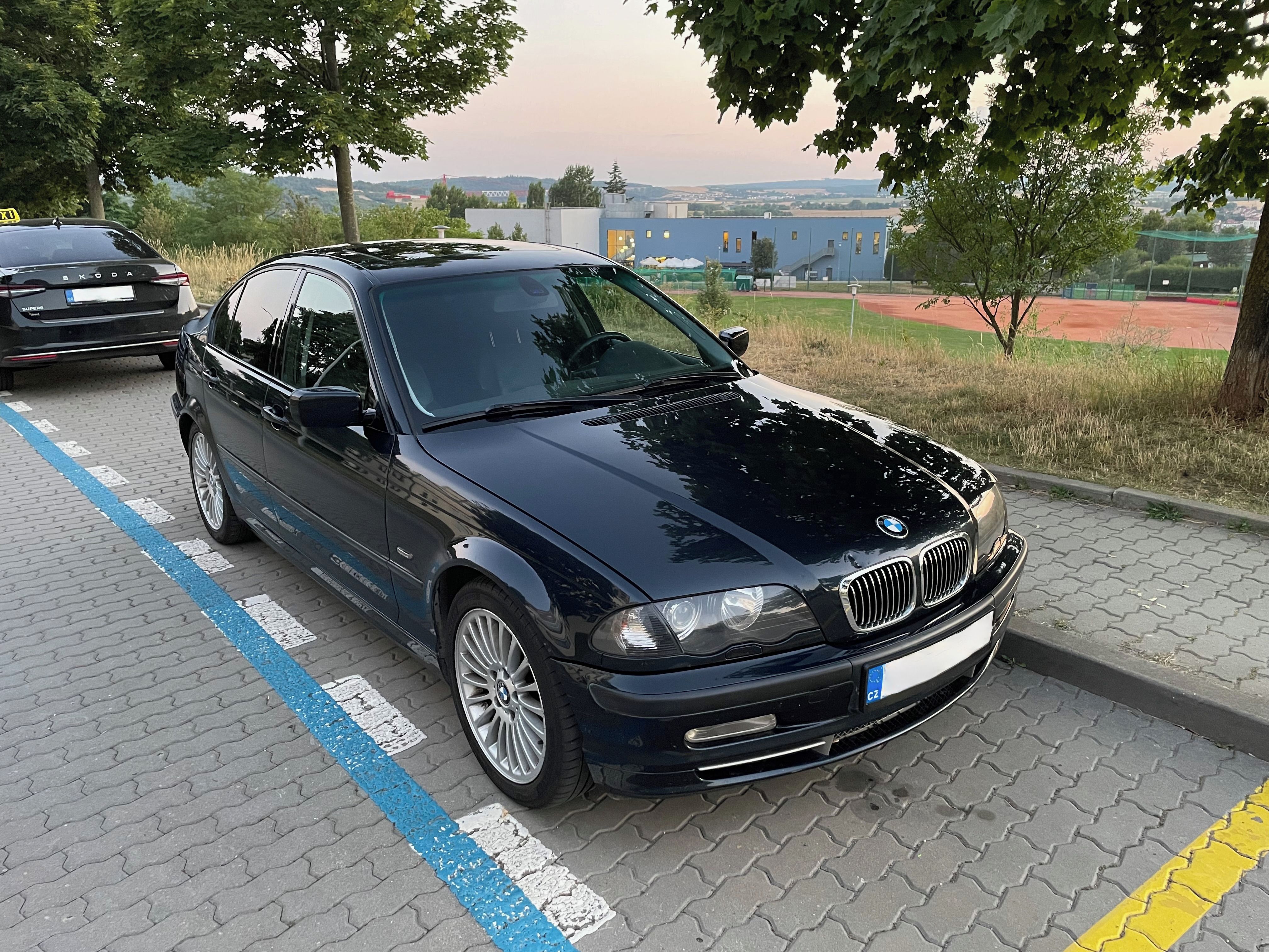 BMW Řada 3, 330i Individual, H&K, sp. kůže