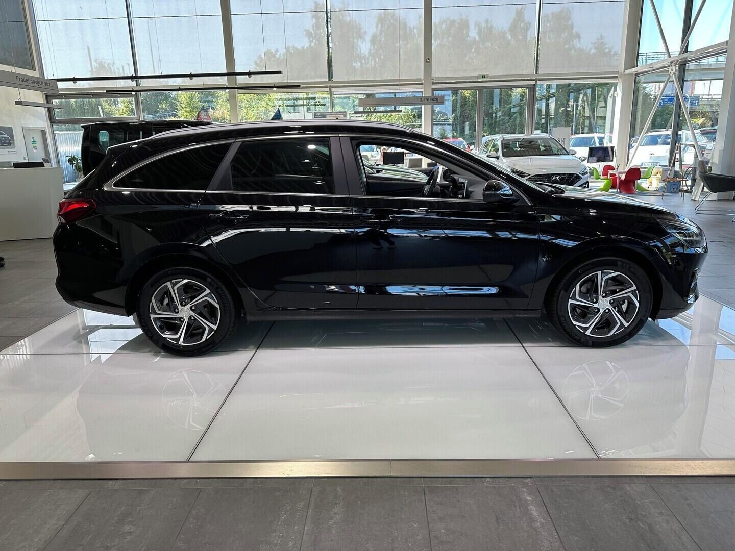 Hyundai i30, WG MY23 Smart 1,0 T-GDI 88 kW - fotka 4