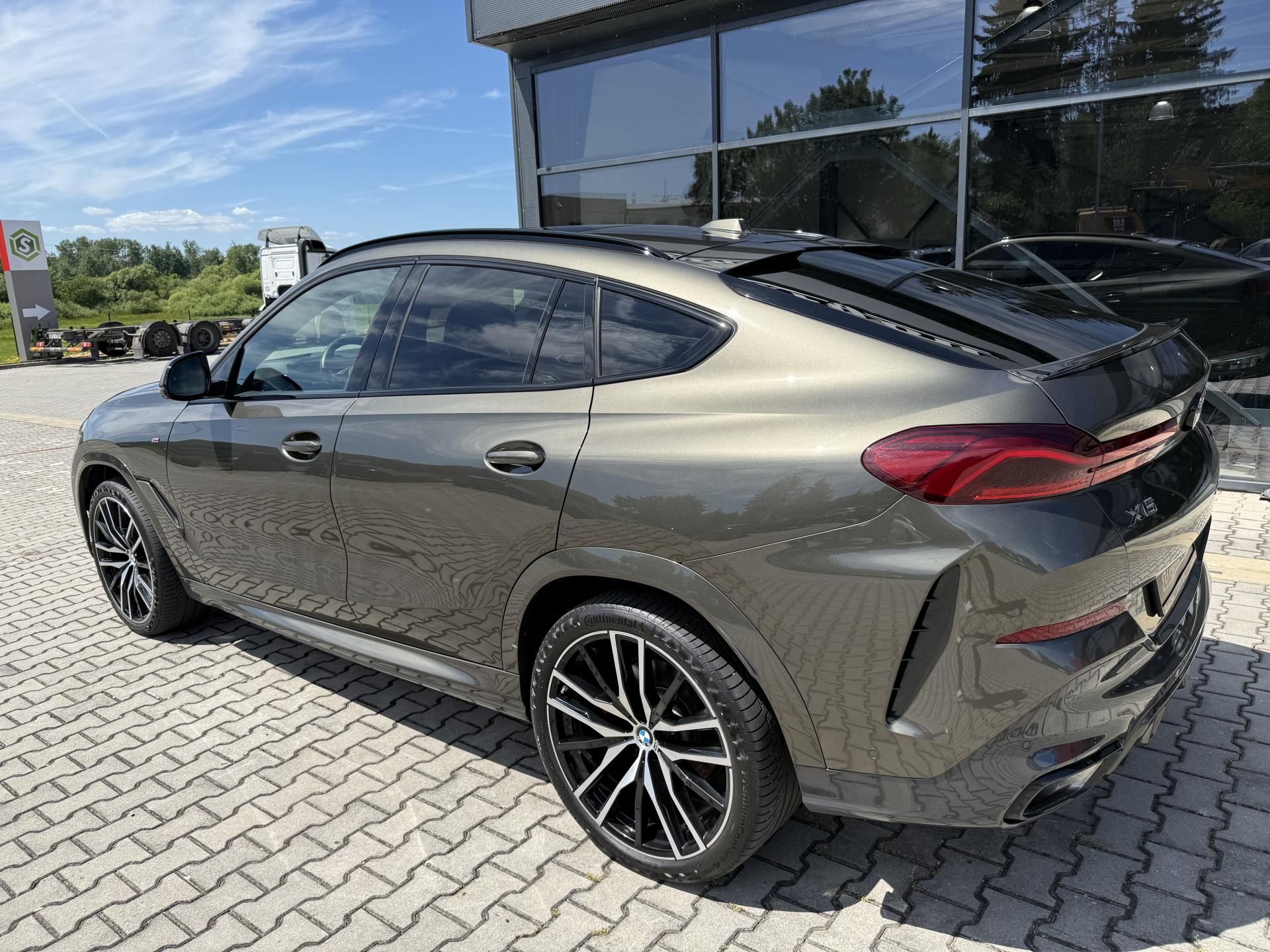 BMW X6, 30XD 210kW M-PAKET R22 BLACK!! - fotka 6