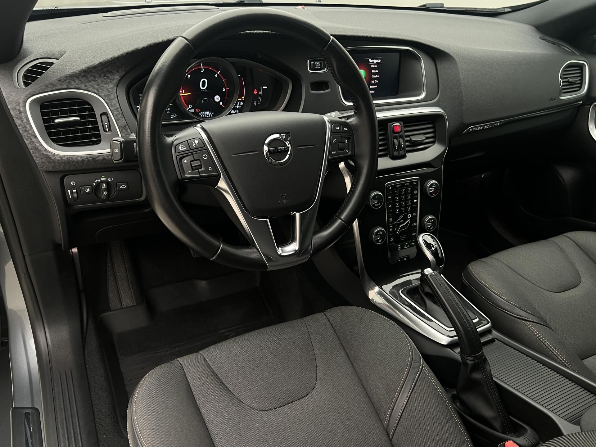 Volvo V40, CC D3 PLUS AUT - fotka 4