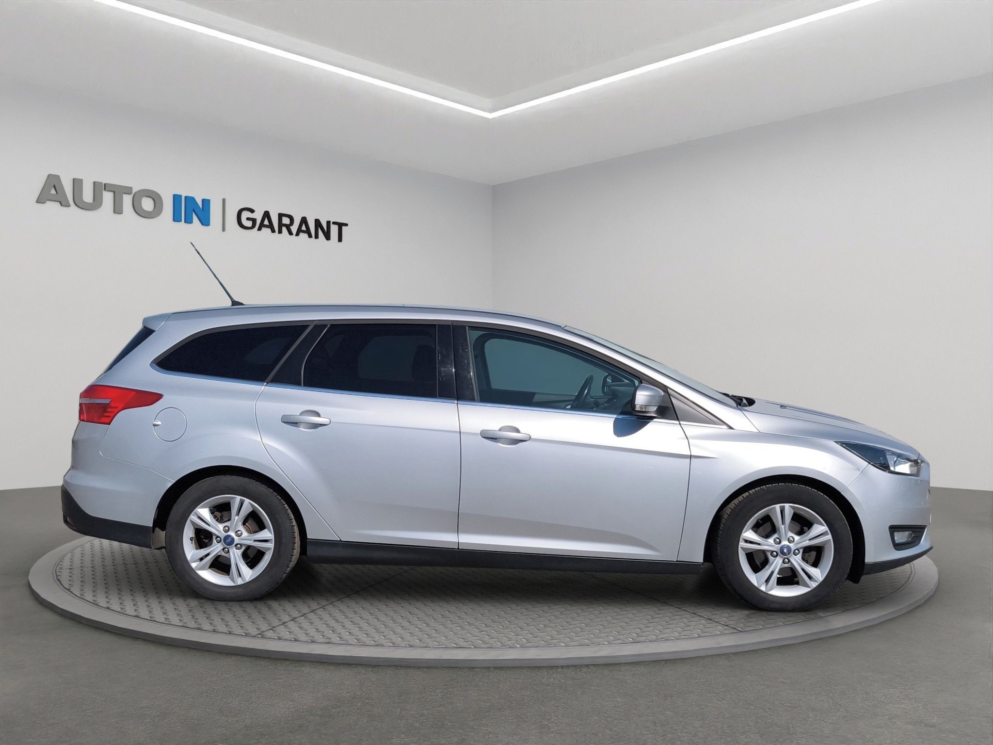 Ford Focus, TREND SPORT 1.0 92kW, ČR, Tažn - fotka 4
