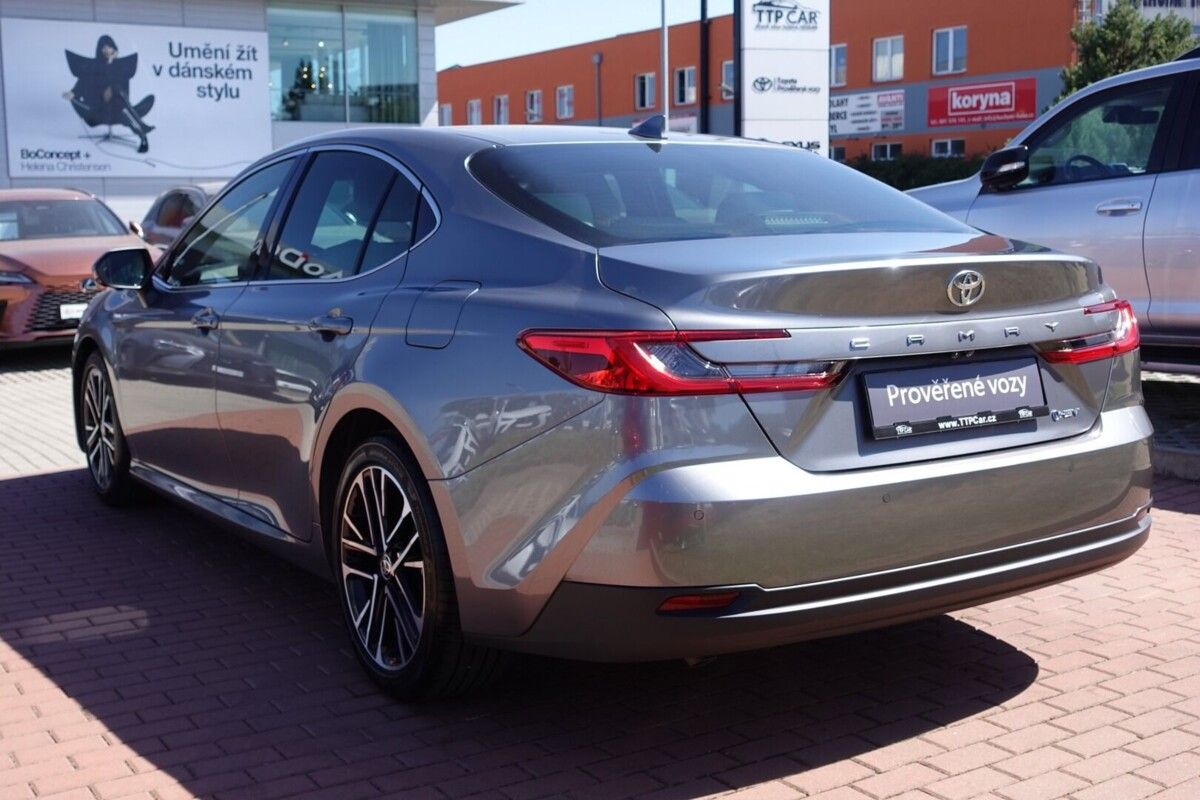 Toyota Camry, 2,5 HEV Executive - fotka 6
