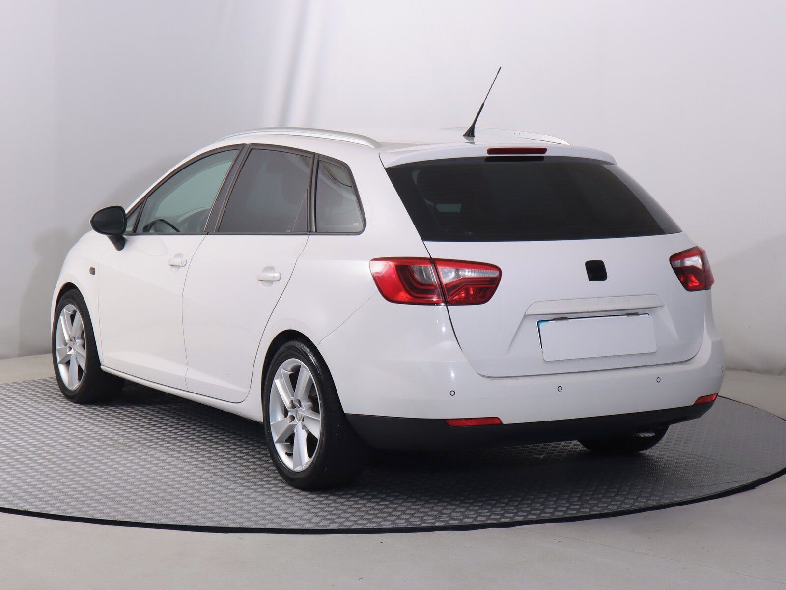 Seat Ibiza, 1.2 TSI, Automat, Serv.kniha - fotka 4