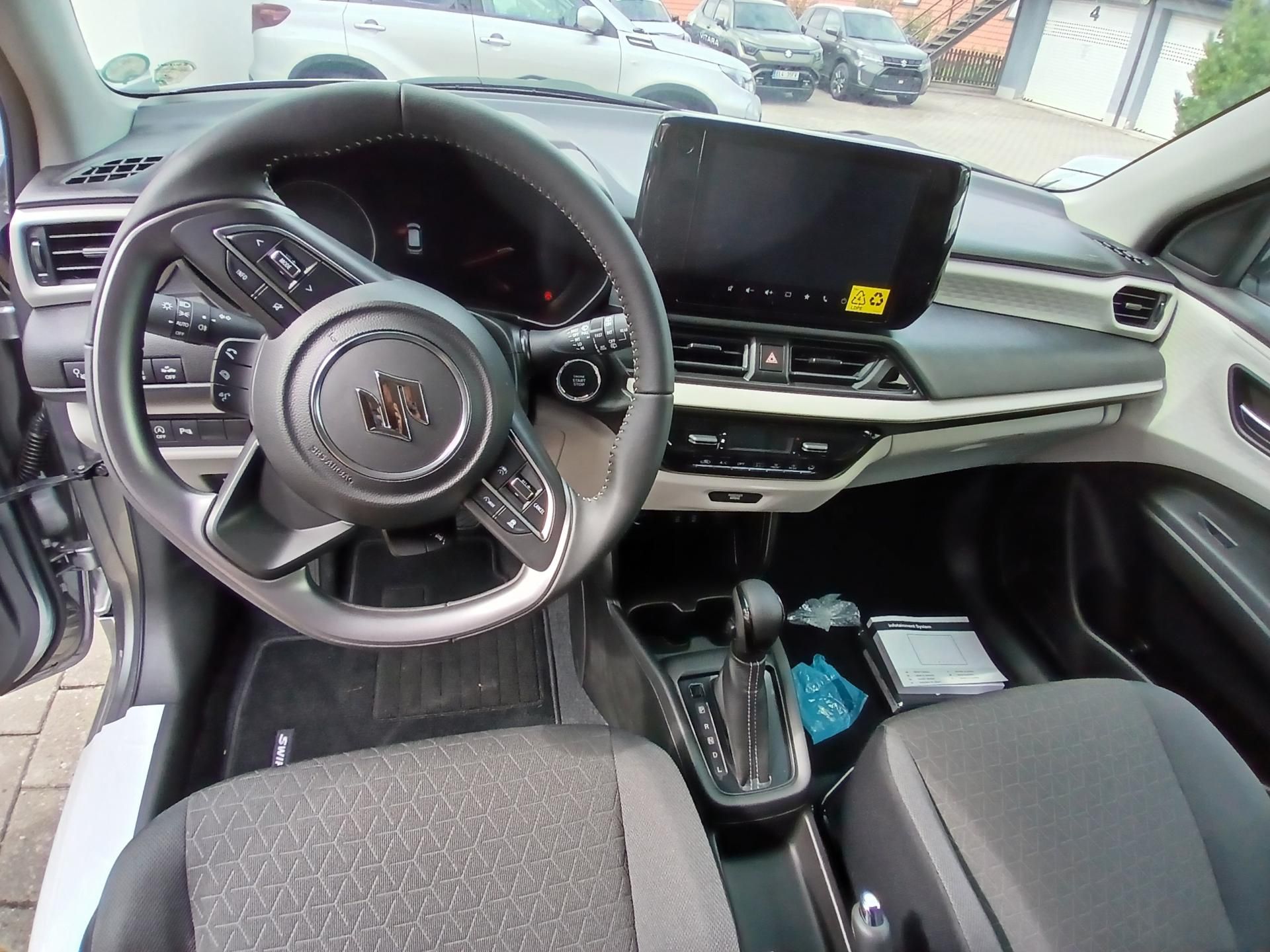 Suzuki Swift, 1,2 Premium Hybrid CVT - fotka 4