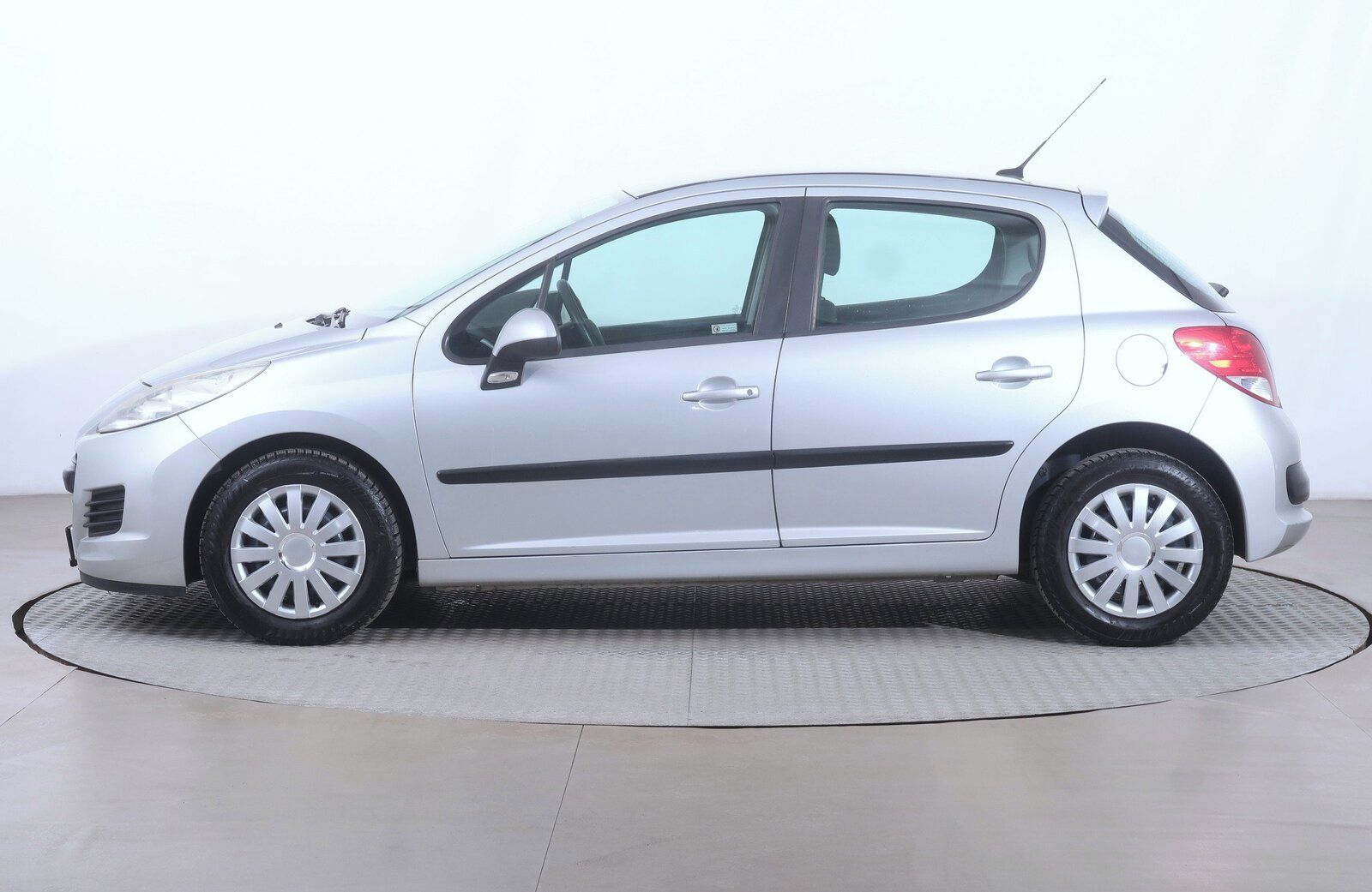 Peugeot 207, 1.4 HDI, po STK, oblíbený vůz - fotka 3