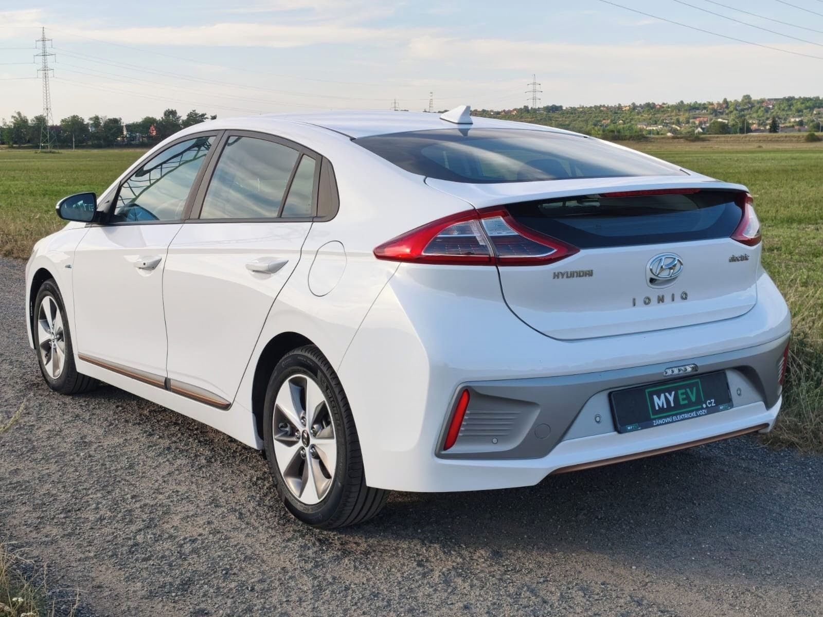 Hyundai Ioniq, 28kWh, LED, COMFORT, SOH 87.2% - fotka 5