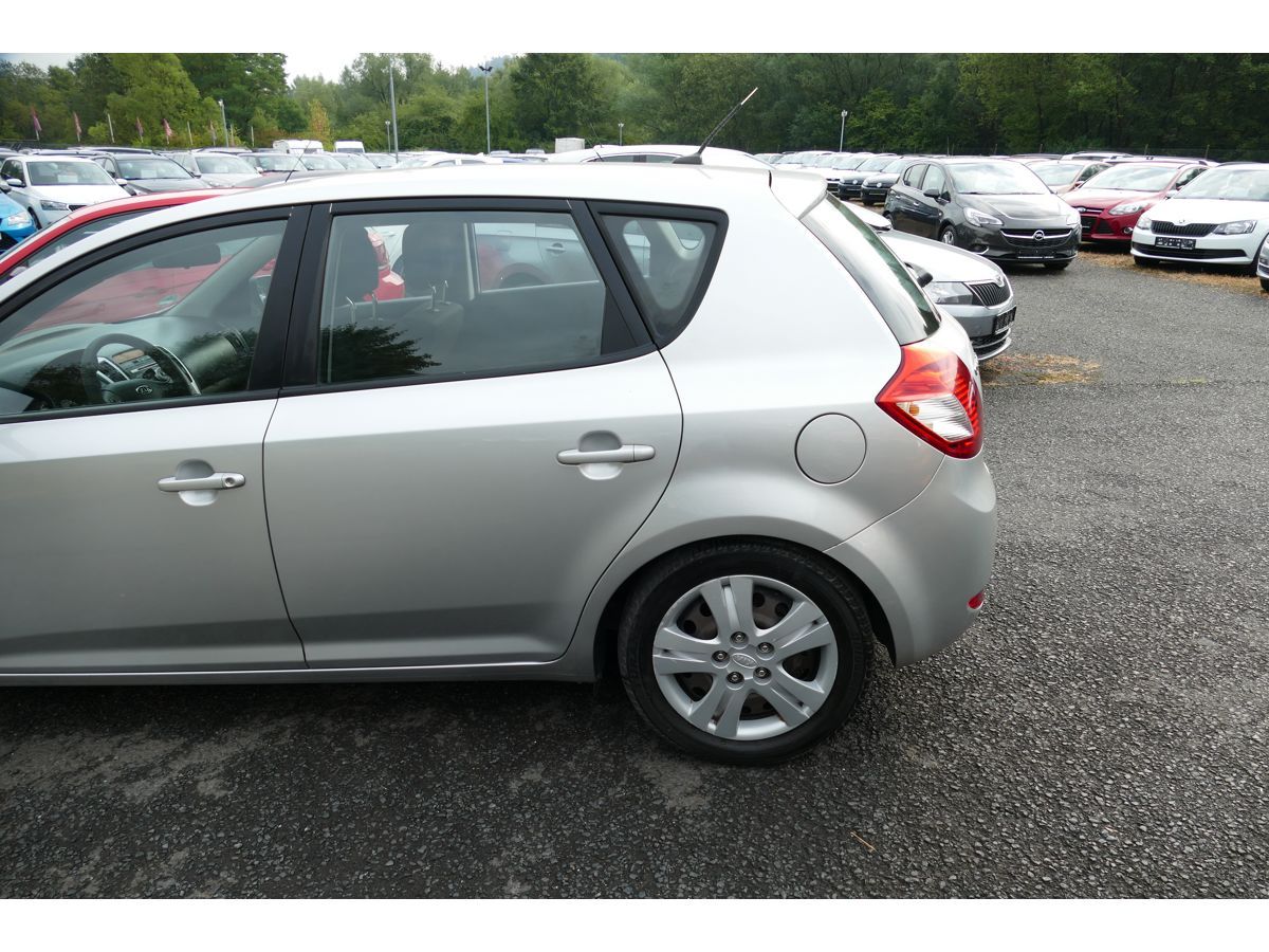 Kia Cee´d, 1,4 66KW KLIMA - fotka 6