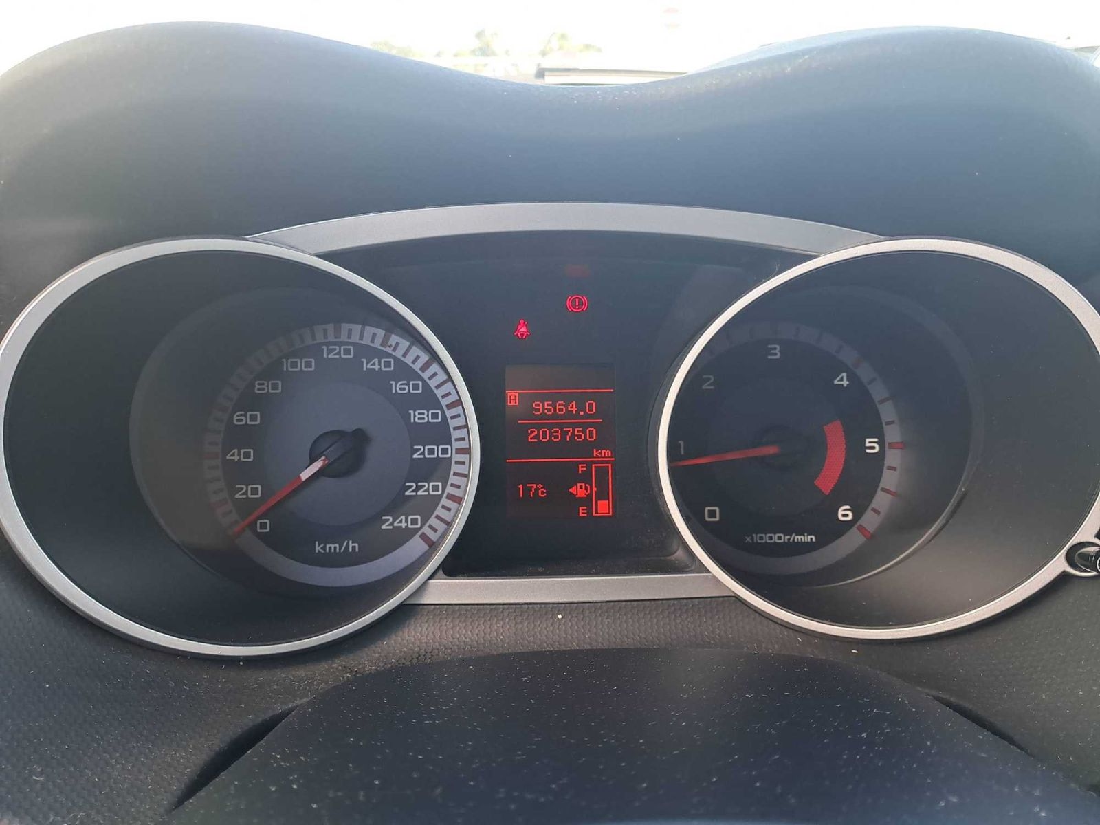 Mitsubishi Outlander, 2.0 DI-D, 4X4, Kožené sedačky - fotka 3